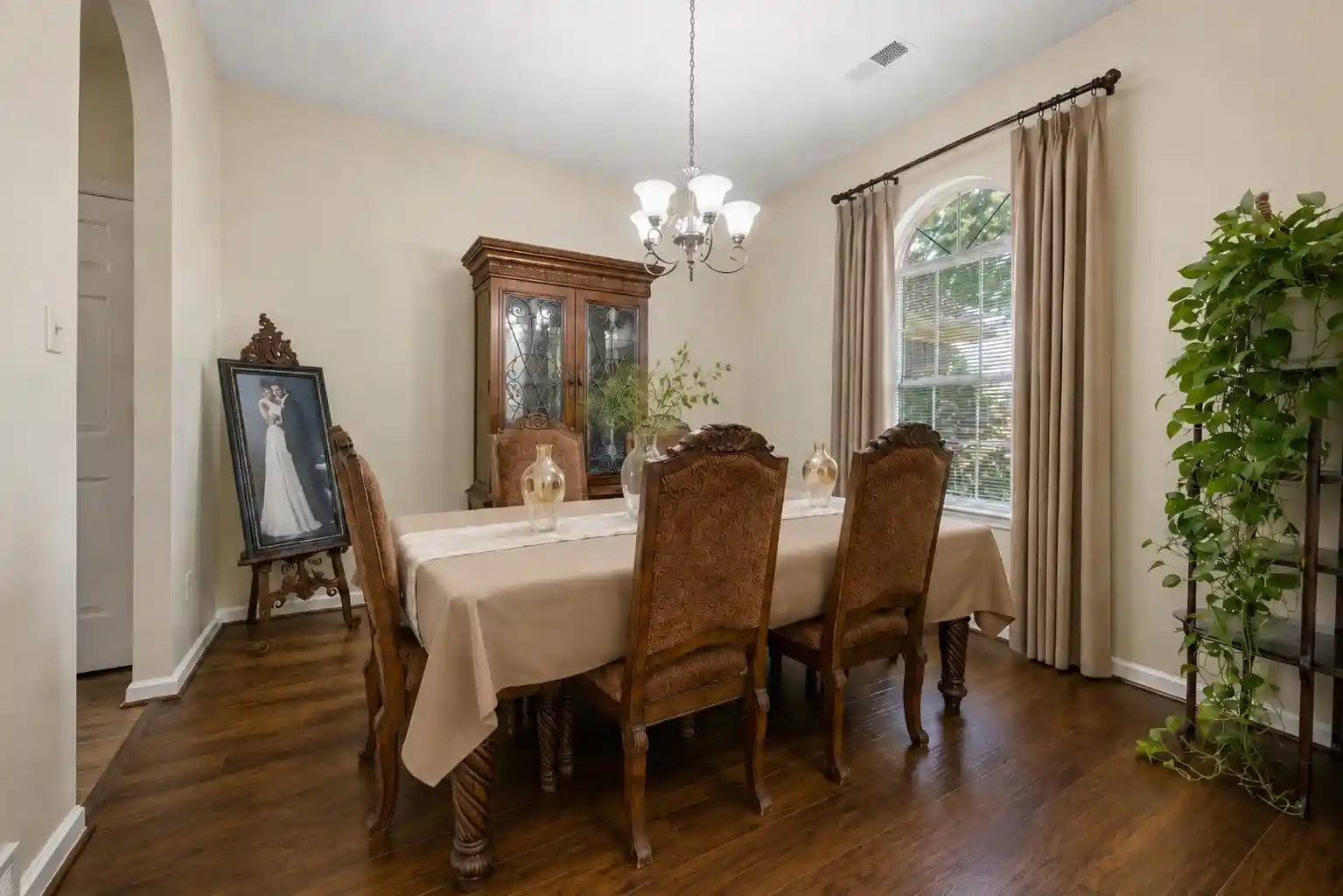Photo 3 of Sale Pending at 5324 Annandale Dr, Unicorp/memphis, TN 38125 | MLS# 10228987 | Listing updated on 2026-08-27