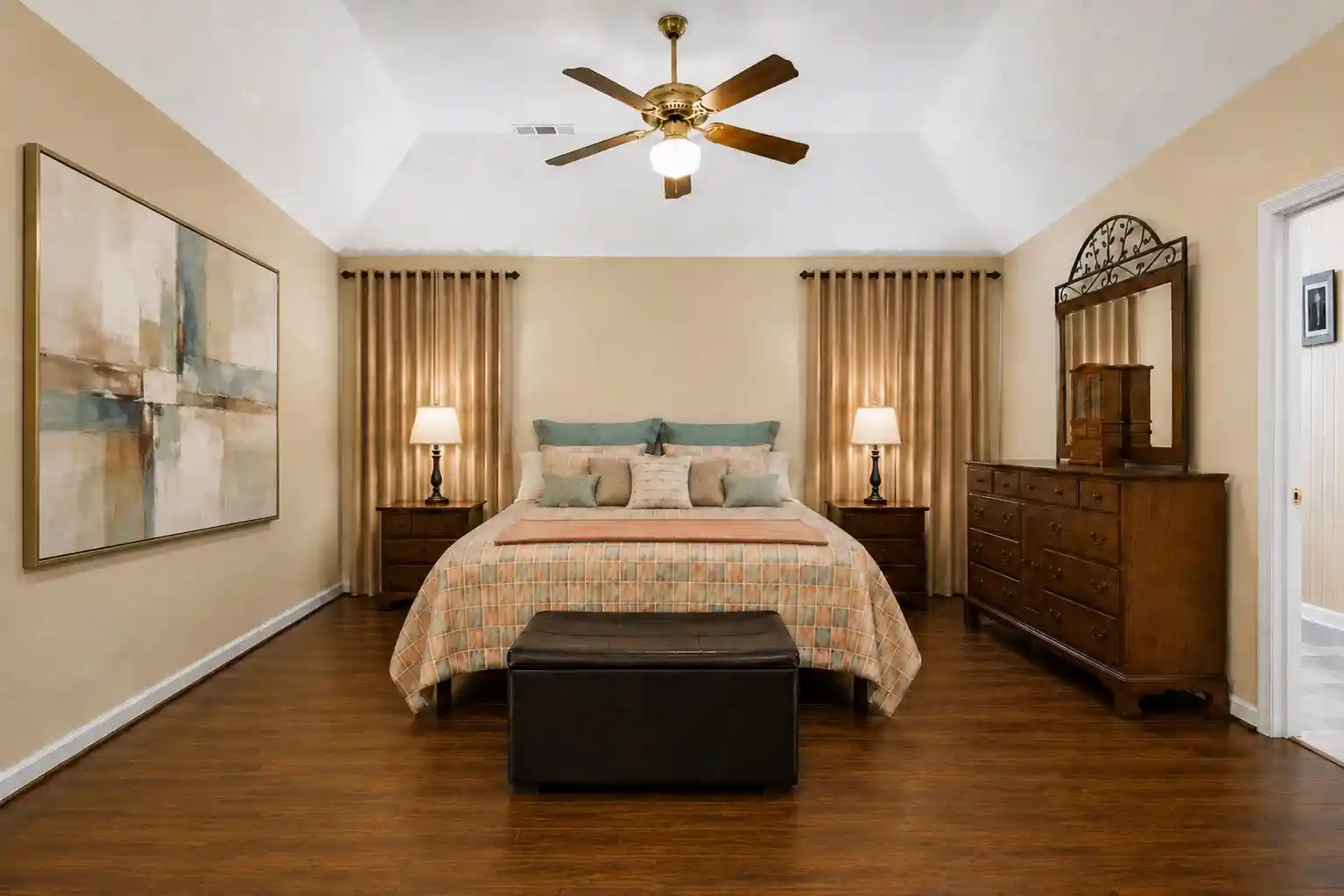Photo 3 of Sale Pending at 5324 Annandale Dr, Unicorp/memphis, TN 38125 | MLS# 10228987 | Listing updated on 2026-08-27