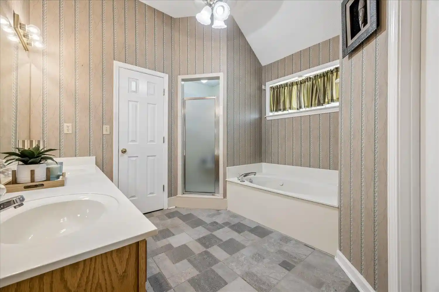 Photo 4 of Sale Pending at 5324 Annandale Dr, Unicorp/memphis, TN 38125 | MLS# 10228987 | Listing updated on 2026-08-27