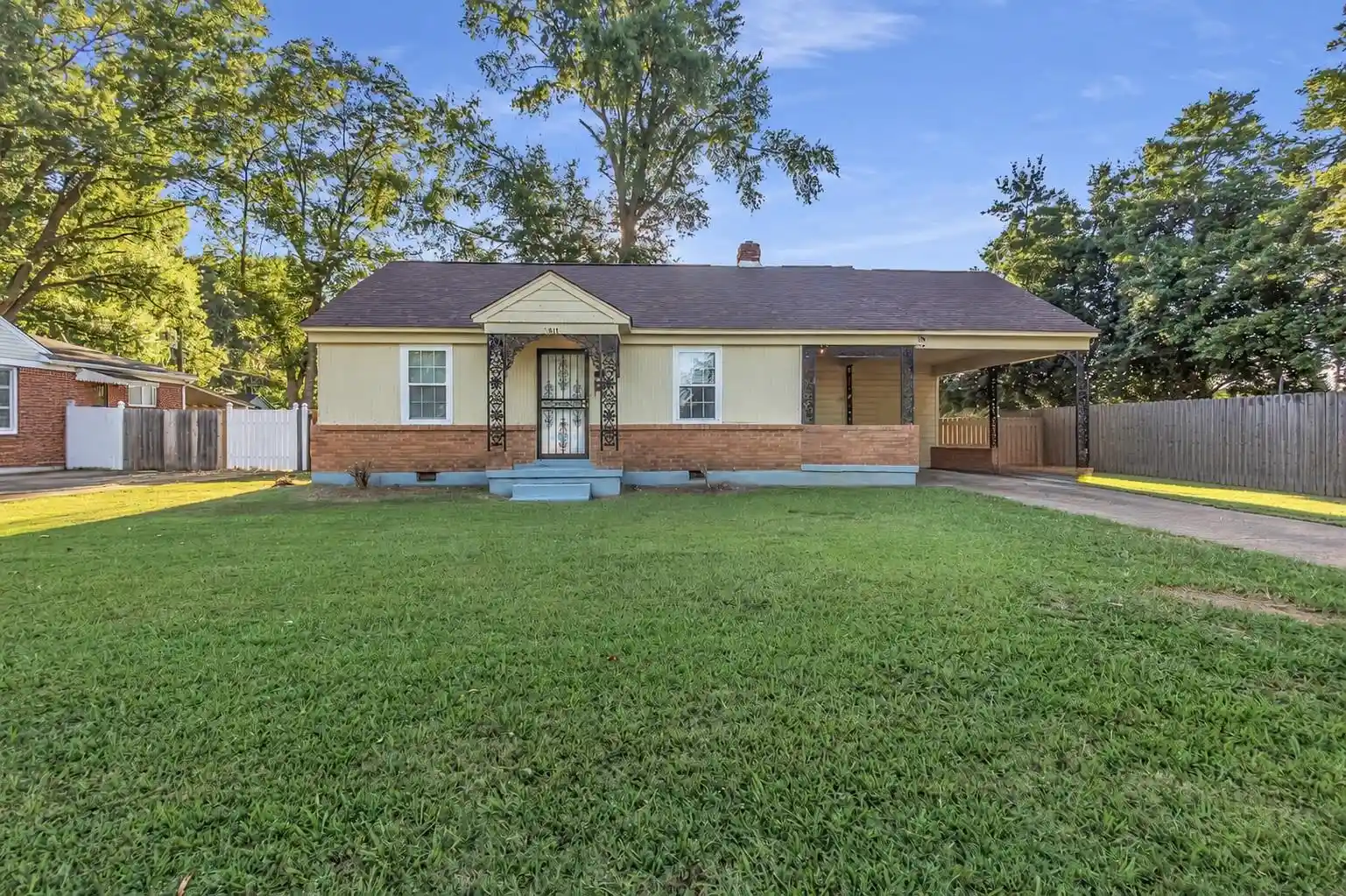 Photo 1 of Sale Pending at 611 Waring Rd, Memphis, TN 38122 | MLS# 10229001 | Listing updated on 2026-08-25