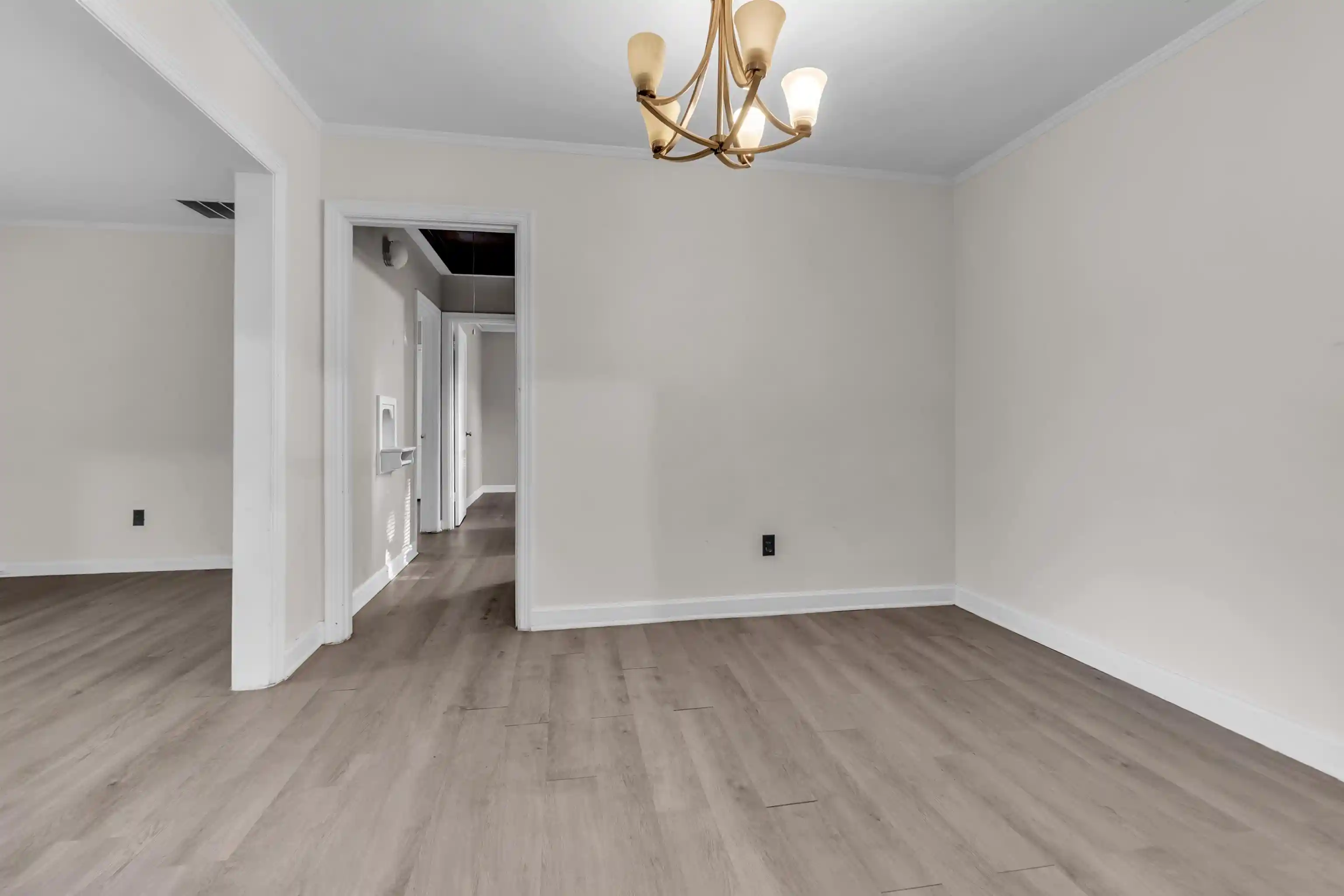 Photo 2 of Sale Pending at 611 Waring Rd, Memphis, TN 38122 | MLS# 10229001 | Listing updated on 2026-08-25
