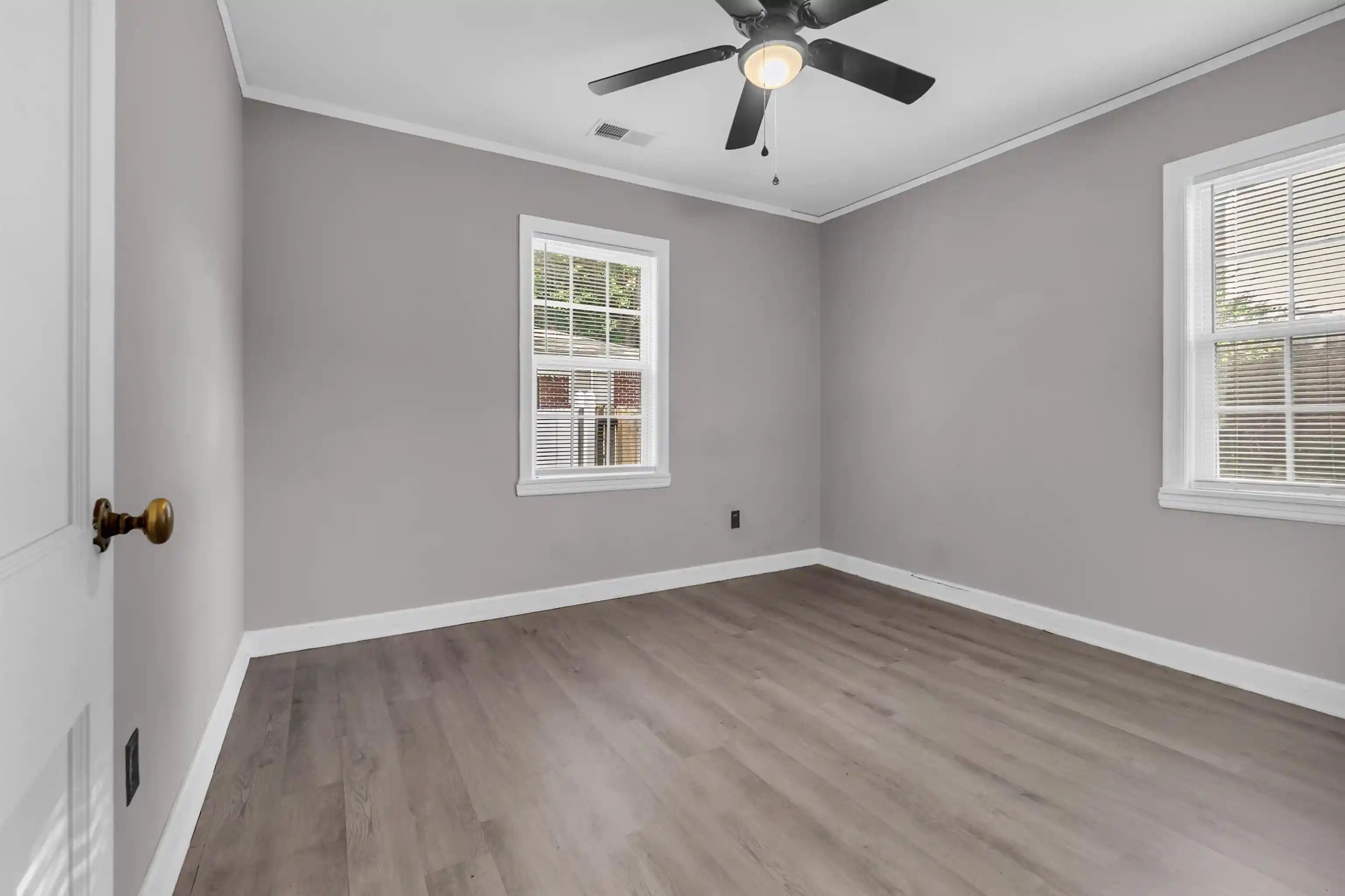 Photo 3 of Sale Pending at 611 Waring Rd, Memphis, TN 38122 | MLS# 10229001 | Listing updated on 2026-08-25