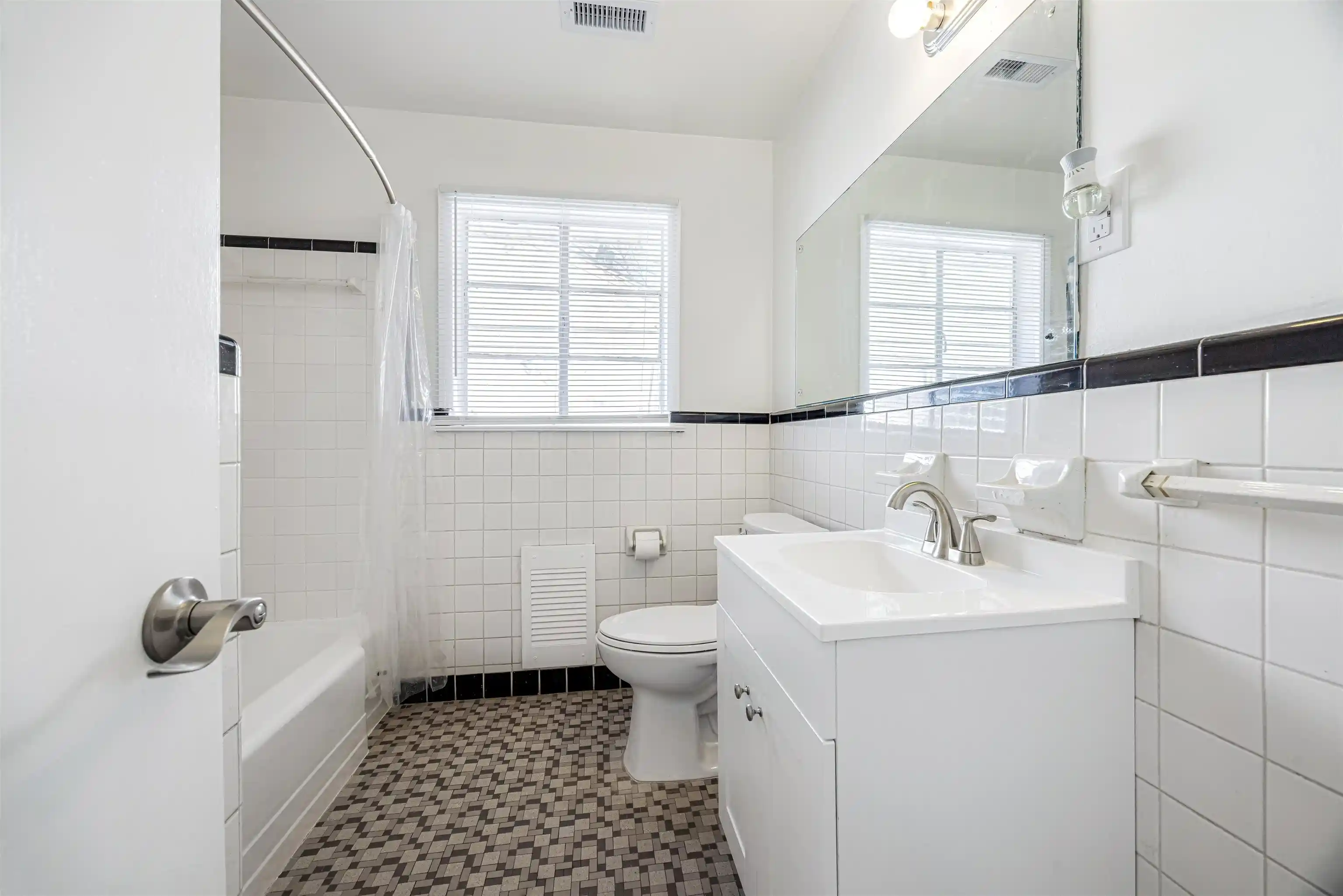 Photo 2 of Single family home for sale at 4454 Dunn Rd, Memphis, TN 38117 | MLS# 10229003 | Listing updated on 2026-08-24