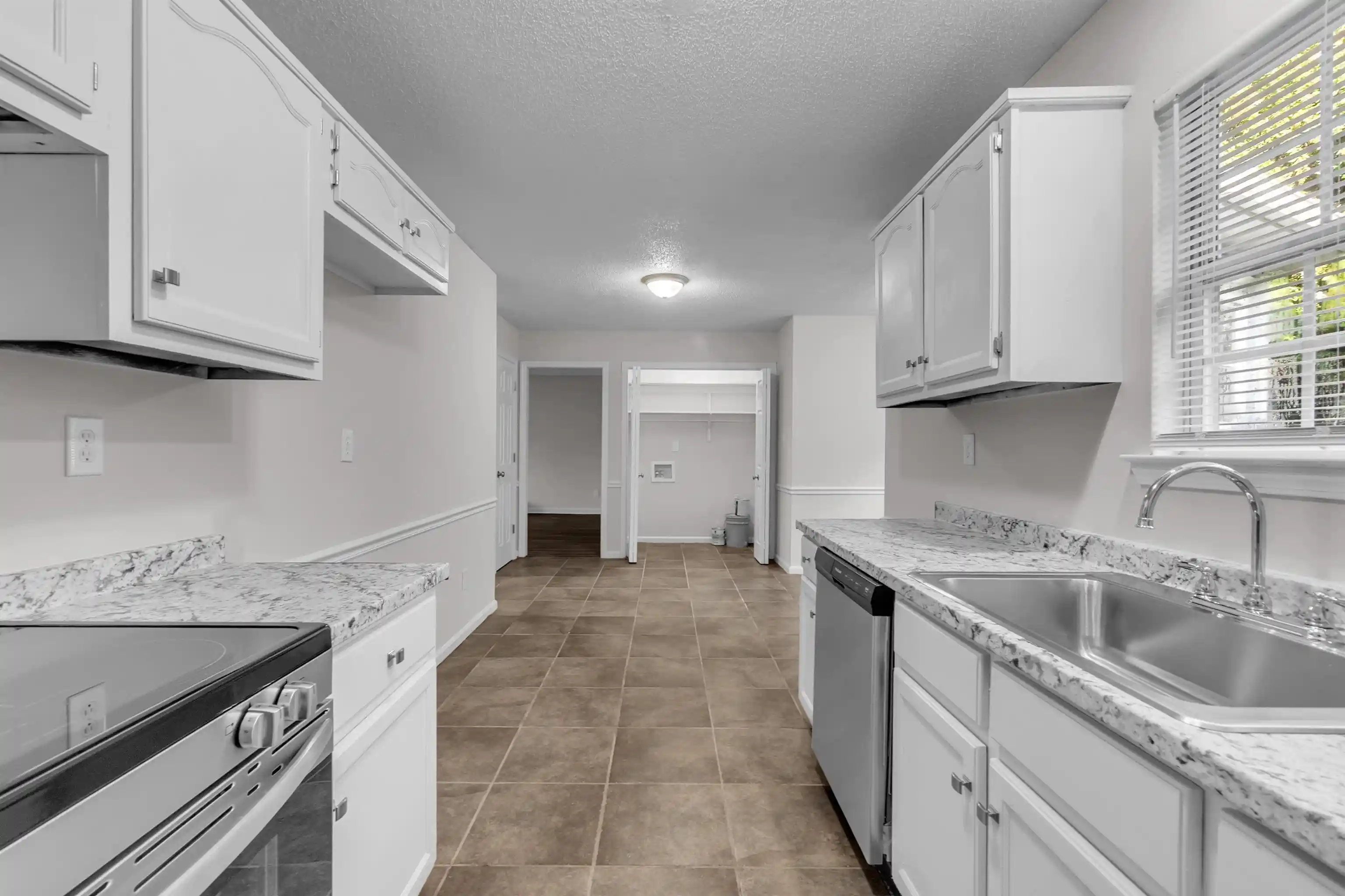 Photo 3 of Sale Pending at 5883 Bedford Rd, Memphis, TN 38135 | MLS# 10229004 | Listing updated on 2026-09-14