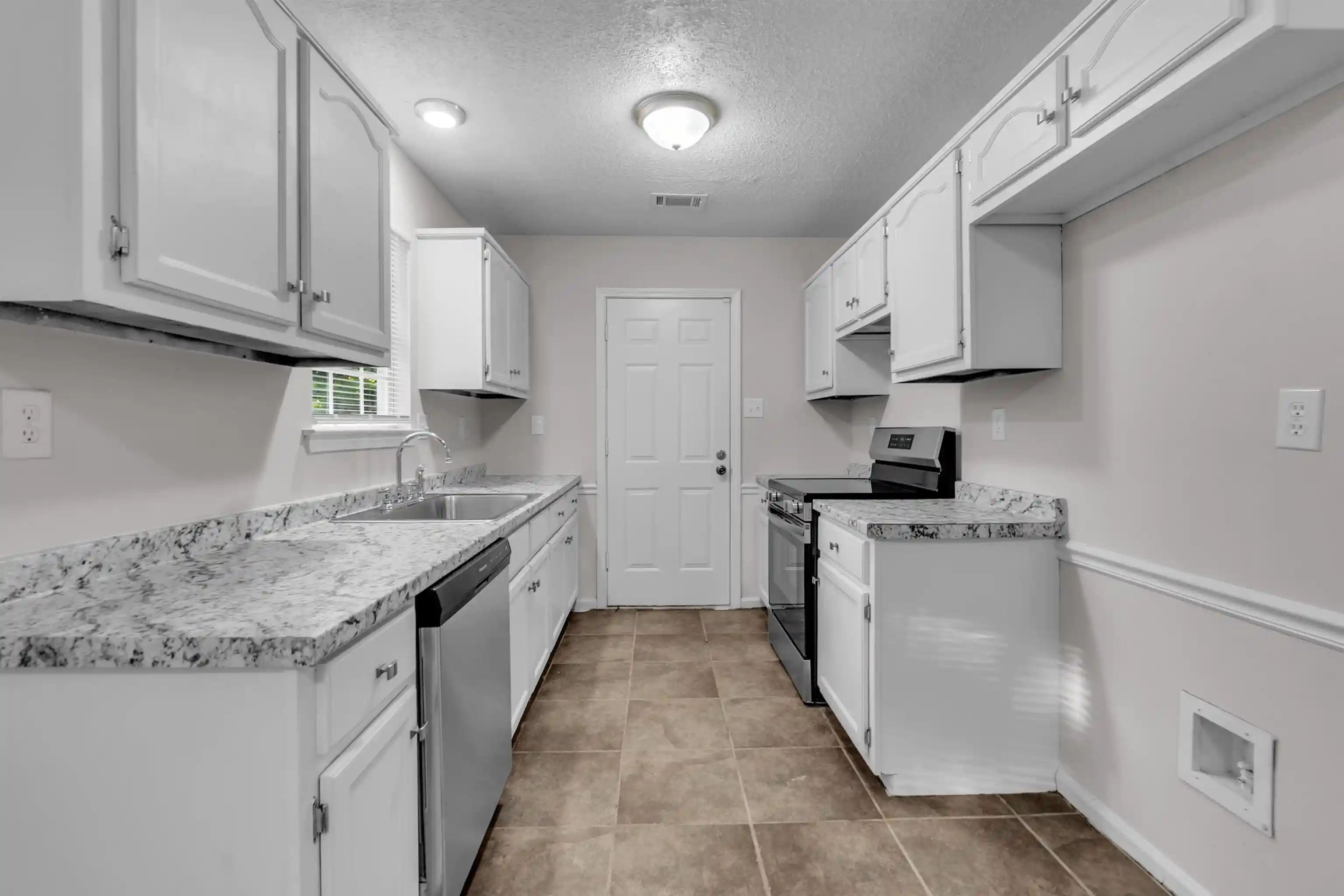 Photo 3 of Sale Pending at 5883 Bedford Rd, Memphis, TN 38135 | MLS# 10229004 | Listing updated on 2026-09-14