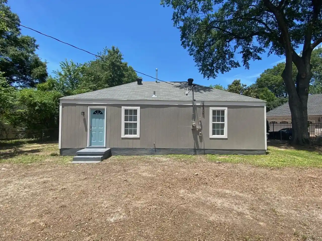 Photo 4 of Single family home for sale at 1854 Shadowlawn Blvd, Memphis, TN 38106 | MLS# 10229005 | Listing updated on 2026-09-04