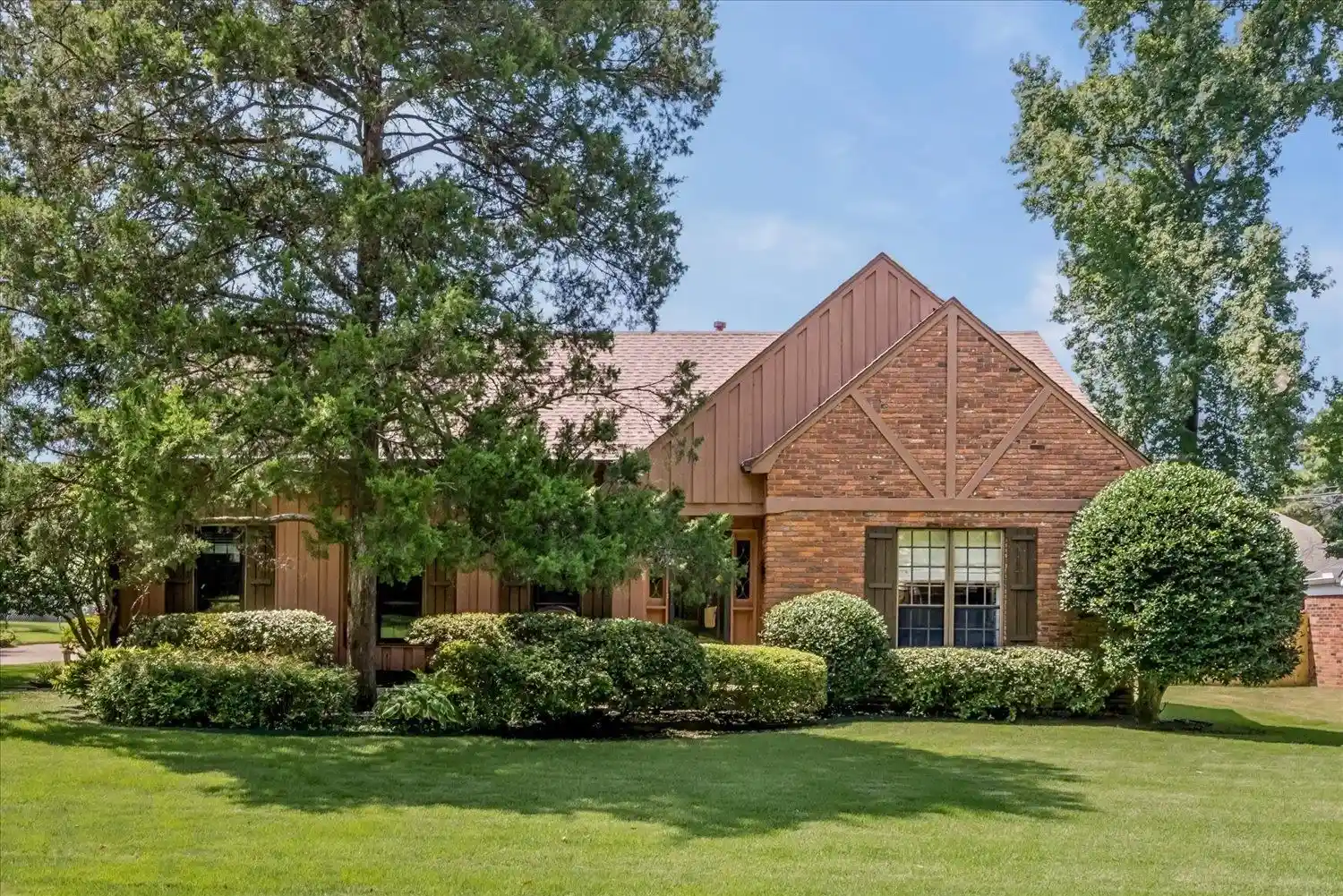 Photo 1 of Sale Pending at 1659 Tamarack Ln, Germantown, TN 38138 | MLS# 10229015 | Listing updated on 2026-09-02