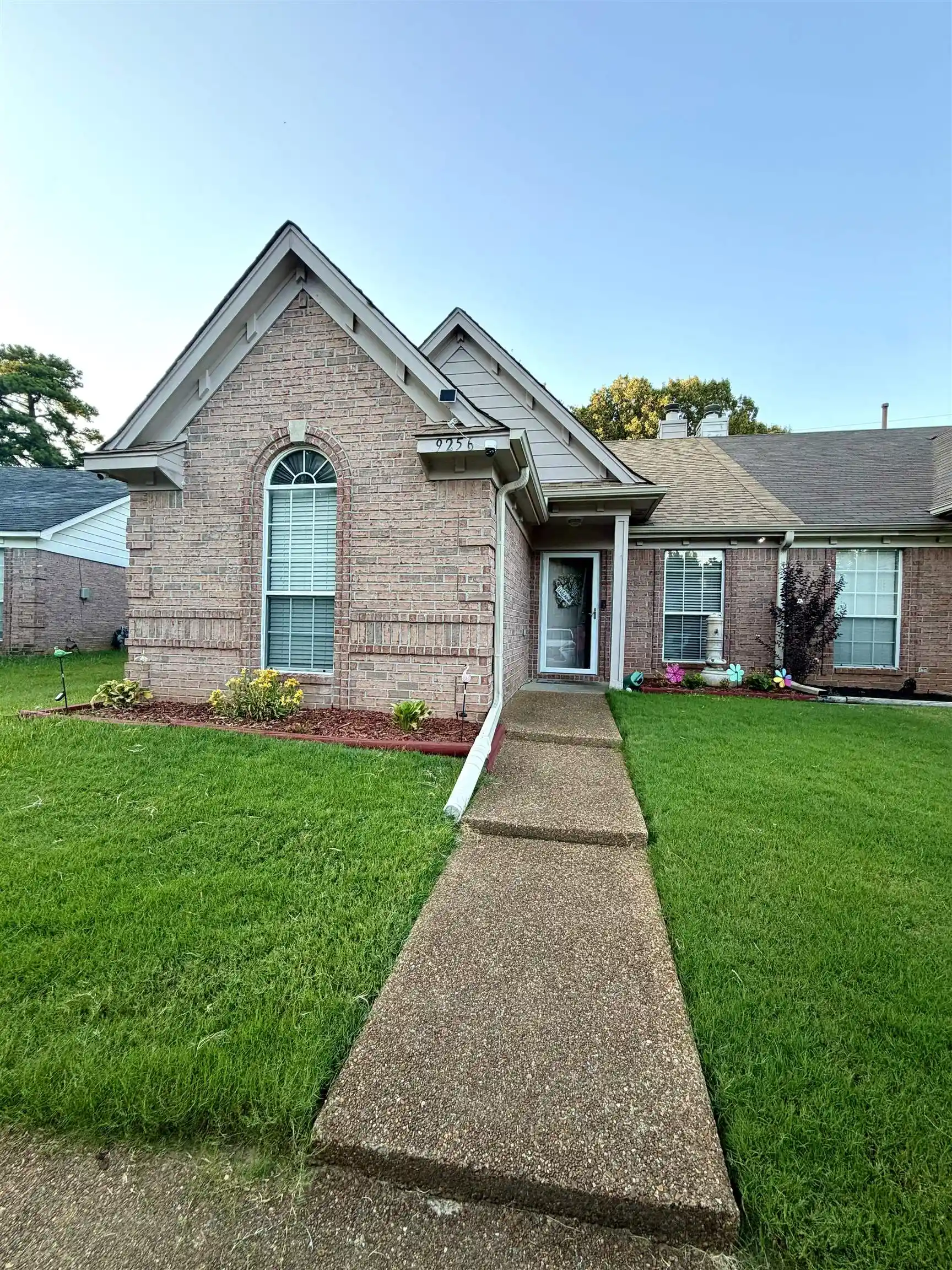 Townhouse for sale at 9256 Grove Manor Dr, Memphis, TN 38016 | MLS# 10229017