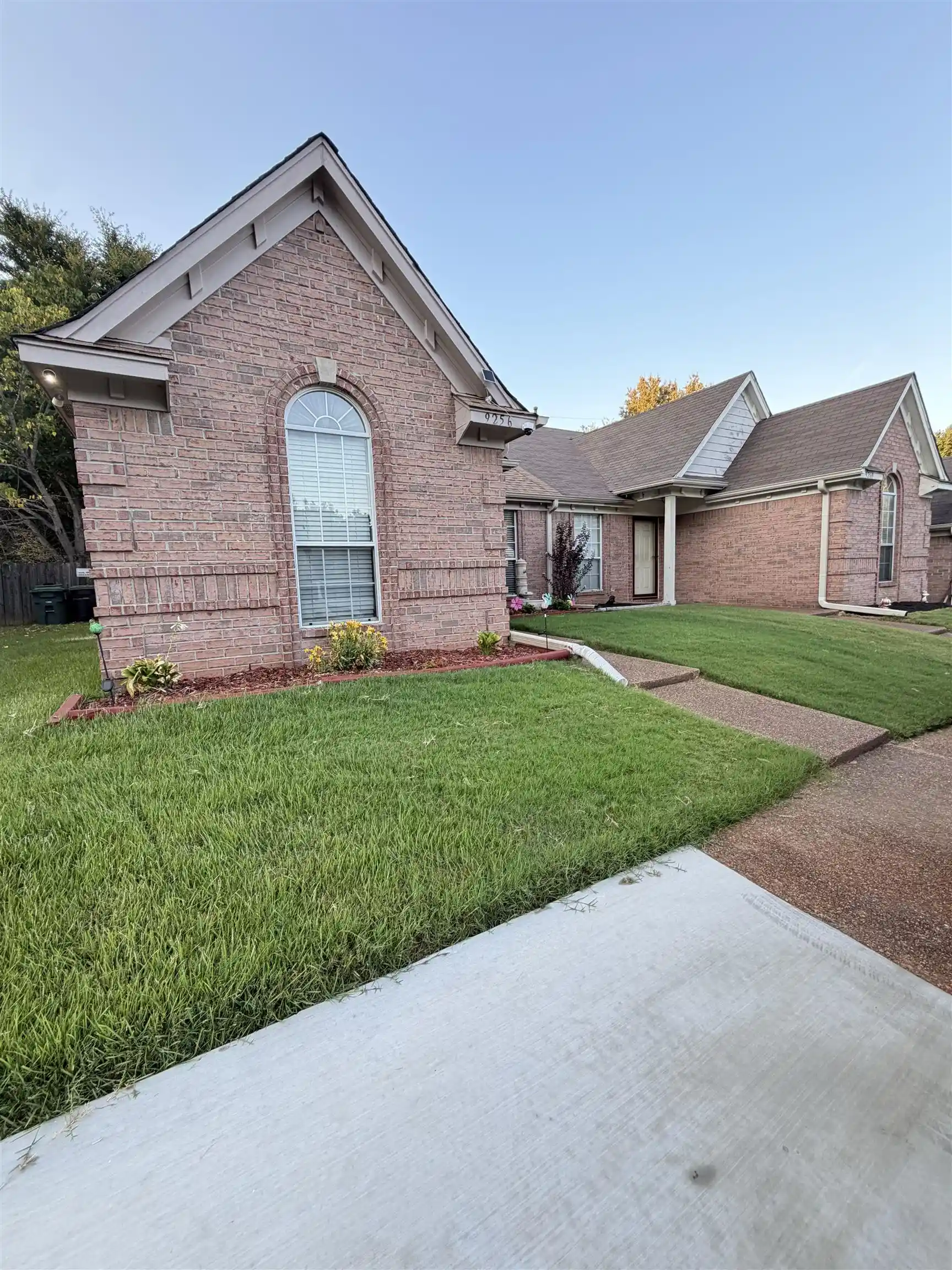 Photo 2 of Townhouse for sale at 9256 Grove Manor Dr, Memphis, TN 38016 | MLS# 10229017 | Listing updated on 2026-08-24