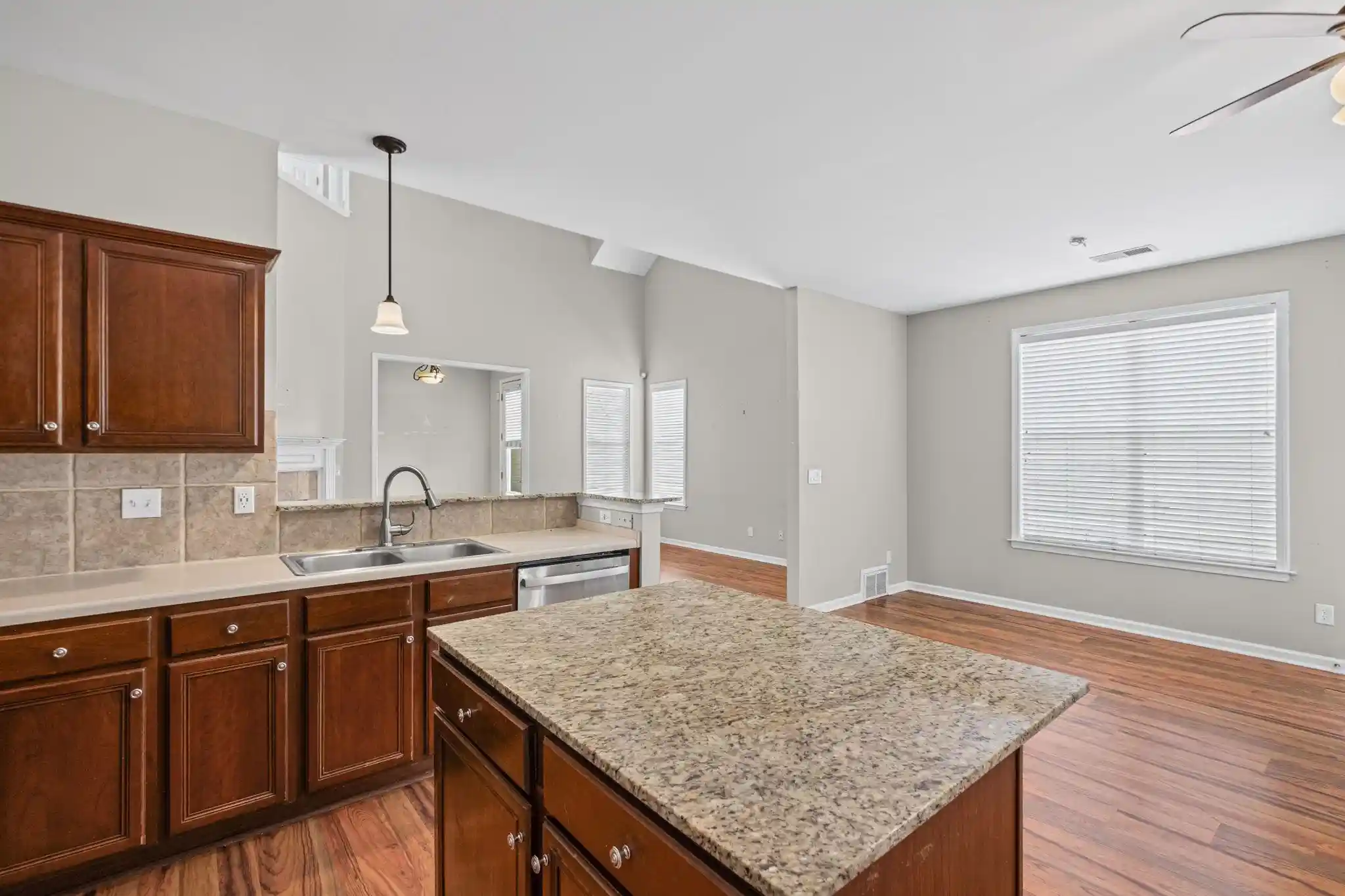 Photo 3 of Sale Pending at 1168 Harbor River Dr, Memphis, TN 38103 | MLS# 10229027 | Listing updated on 2026-09-28