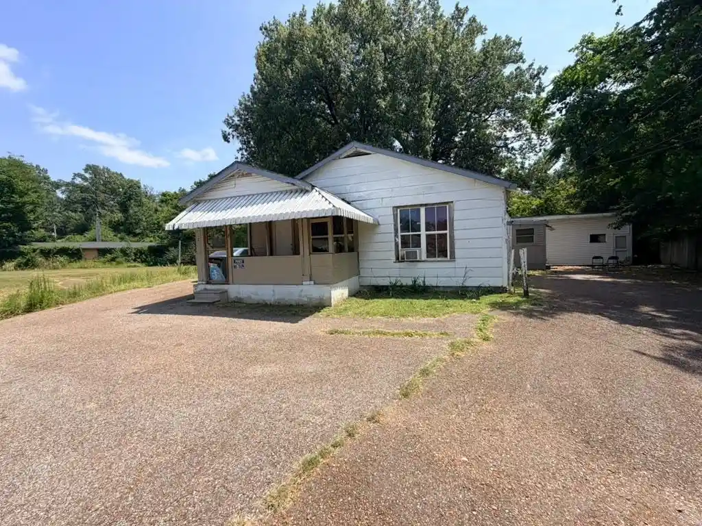 Photo 1 of Single family home for sale at 2928 Overton Crossing Rd, Memphis, TN 38127 | MLS# 10229032 | Listing updated on 2026-08-24