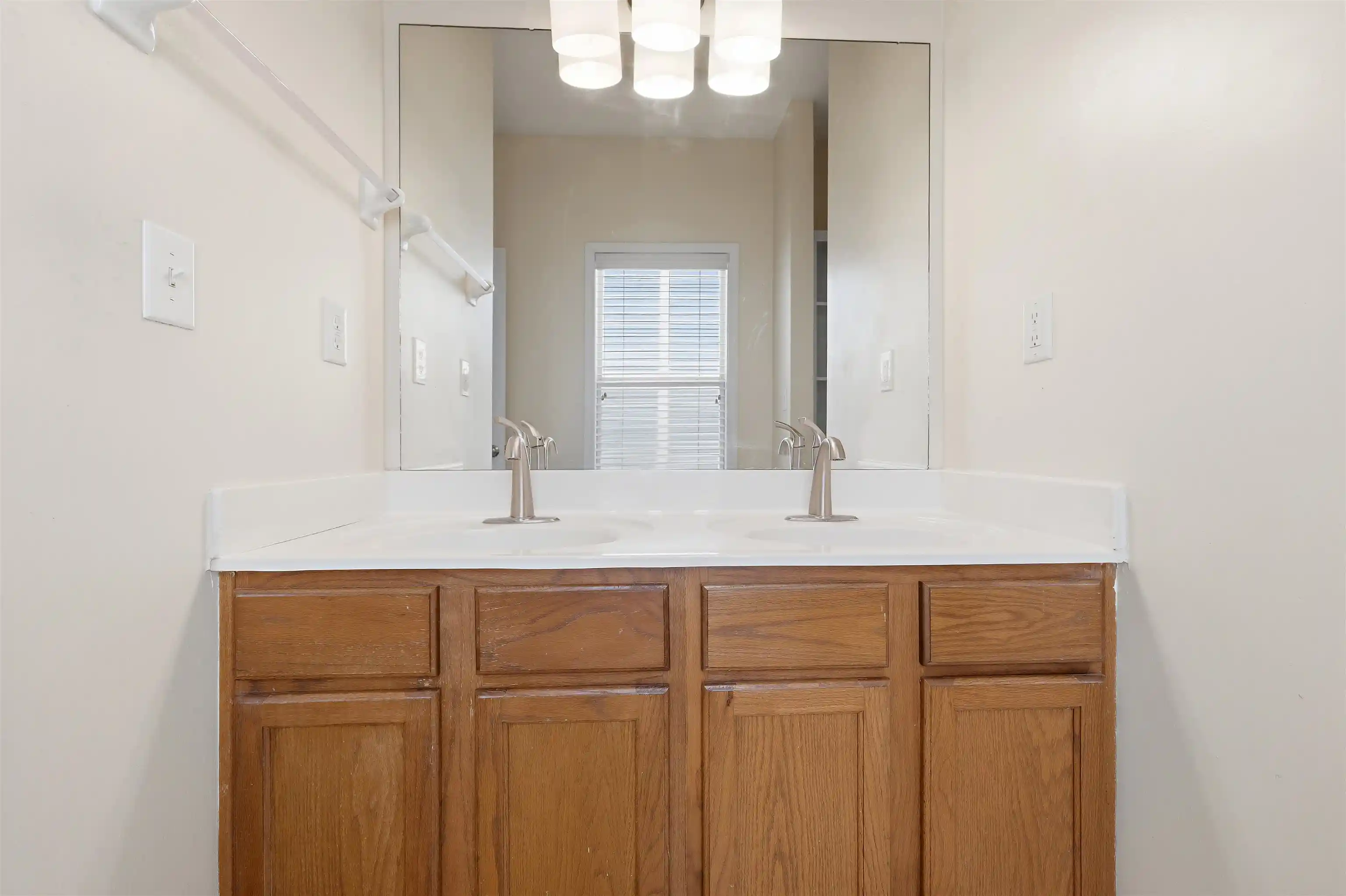 Photo 2 of Single family home for sale at 1183 Harbor River Dr, Memphis, TN 38103 | MLS# 10229054 | Listing updated on 2026-09-10