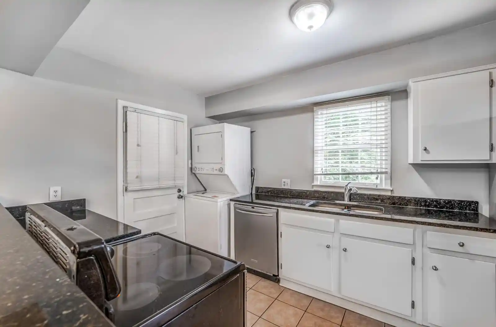 Photo 4 of Sale Pending at 4890 Helene Rd, Memphis, TN 38117 | MLS# 10229070 | Listing updated on 2026-09-21