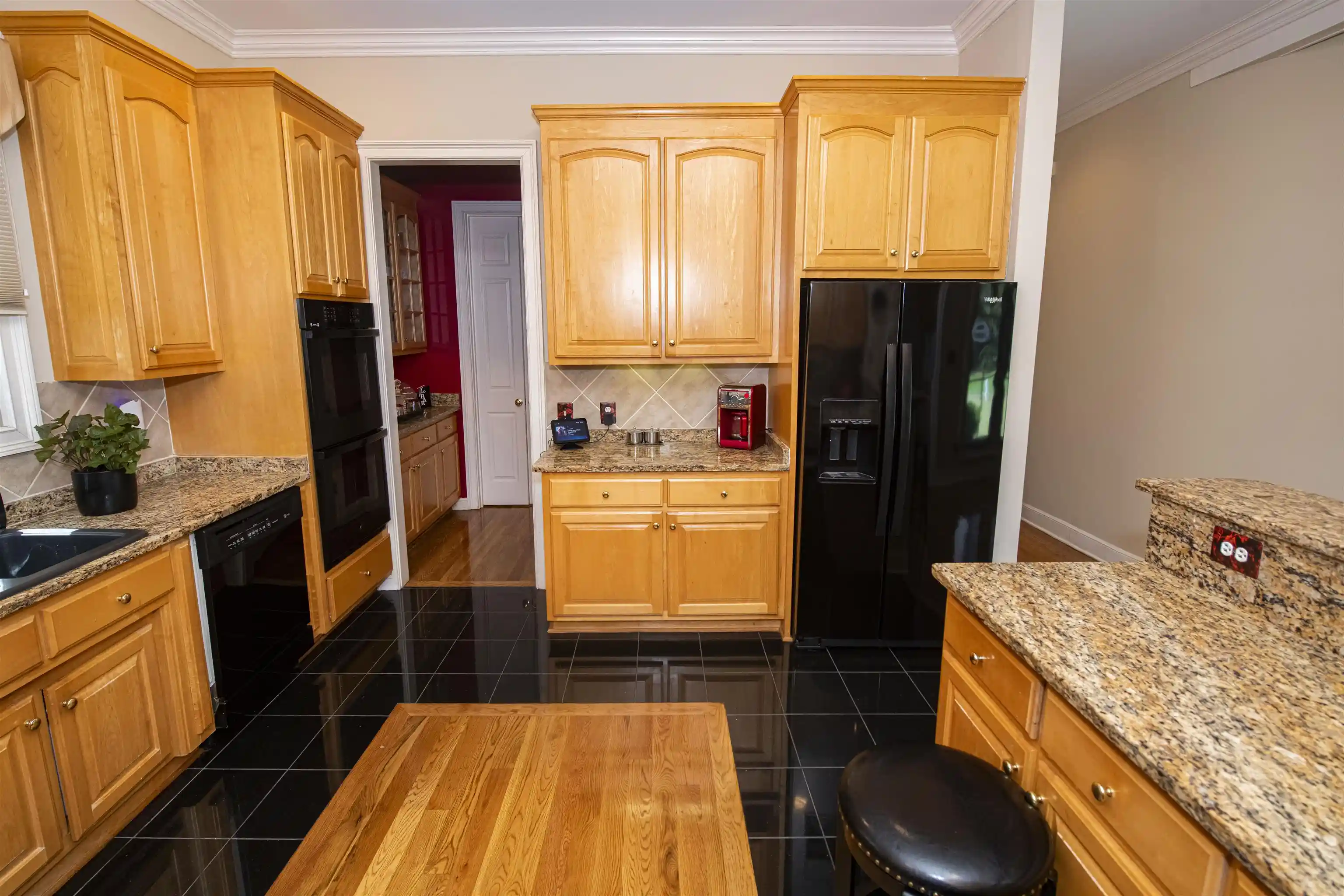 Photo 2 of Single family home for sale at 100 Founders Ln, Memphis, TN 38103 | MLS# 10229084 | Listing updated on 2026-10-02