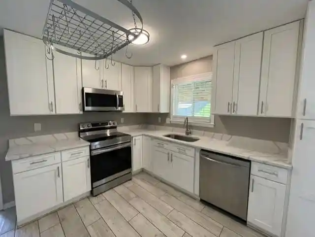 Photo 3 of Single family home for sale at 2811 Mcvay Trail Dr, Memphis, TN 38119 | MLS# 10229088 | Listing updated on 2026-08-25