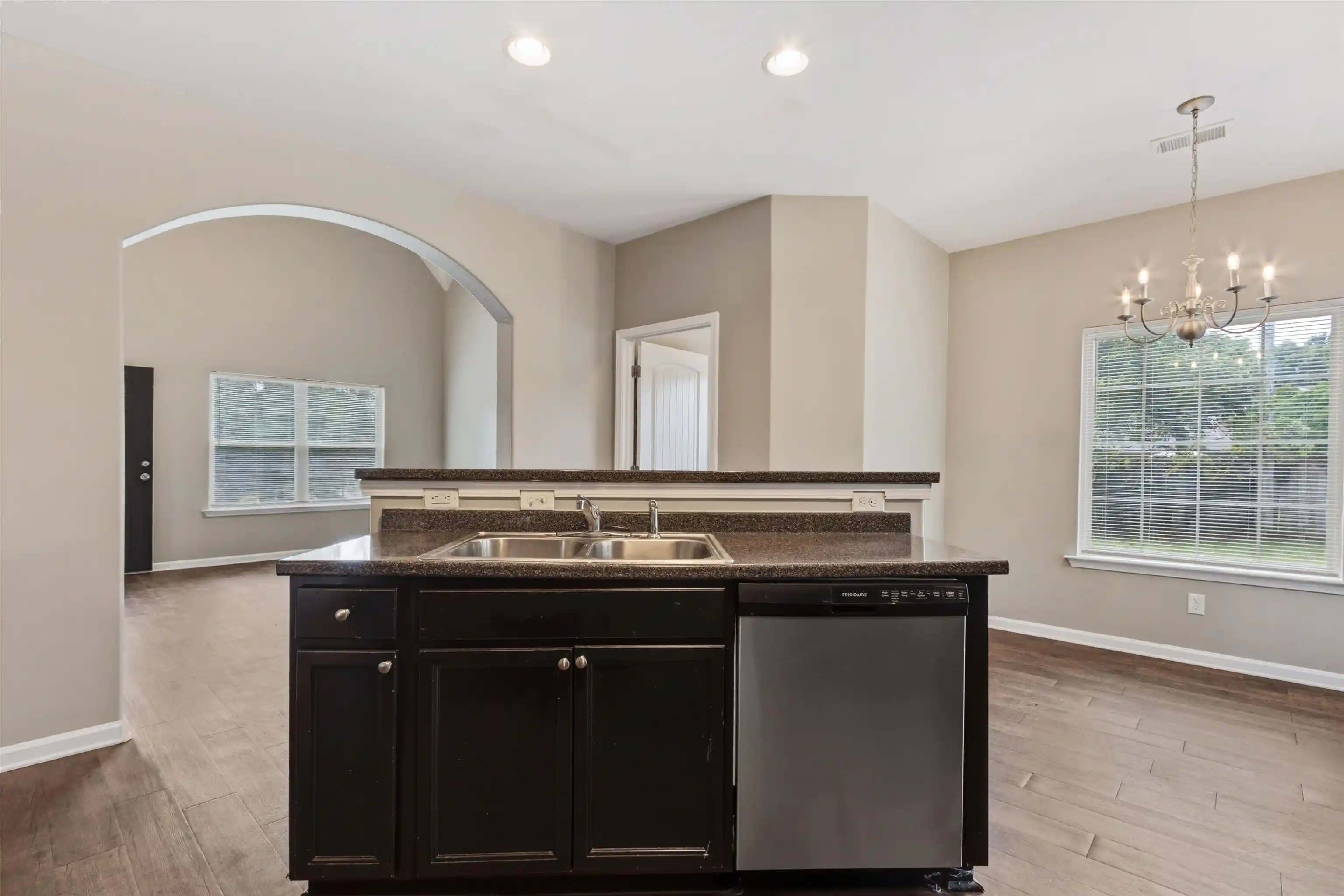 Photo 3 of Sale Pending at 4043 Bedford Cv, Memphis, TN 38135 | MLS# 10229121 | Listing updated on 2026-09-08
