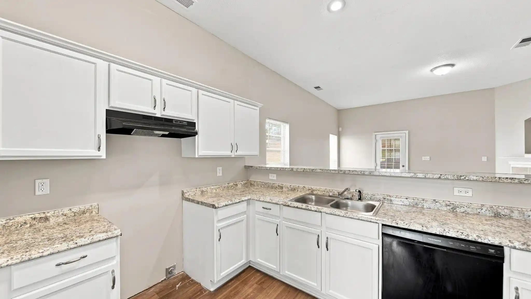 Photo 3 of Single family home for sale at 5698 Sycamore Woods Dr, Memphis, TN 38134 | MLS# 10229127 | Listing updated on 2026-08-26