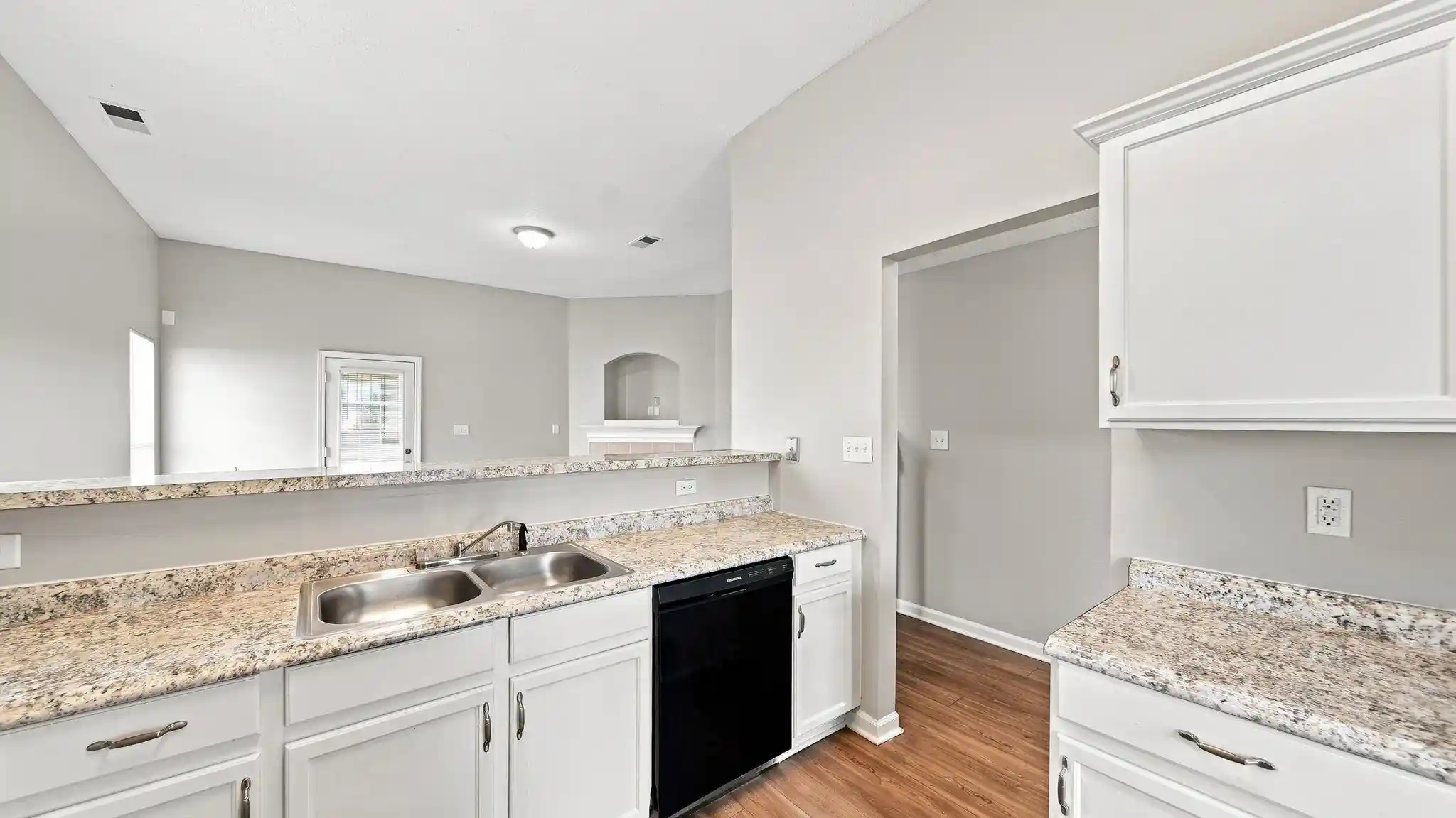 Photo 3 of Single family home for sale at 5698 Sycamore Woods Dr, Memphis, TN 38134 | MLS# 10229127 | Listing updated on 2026-08-26
