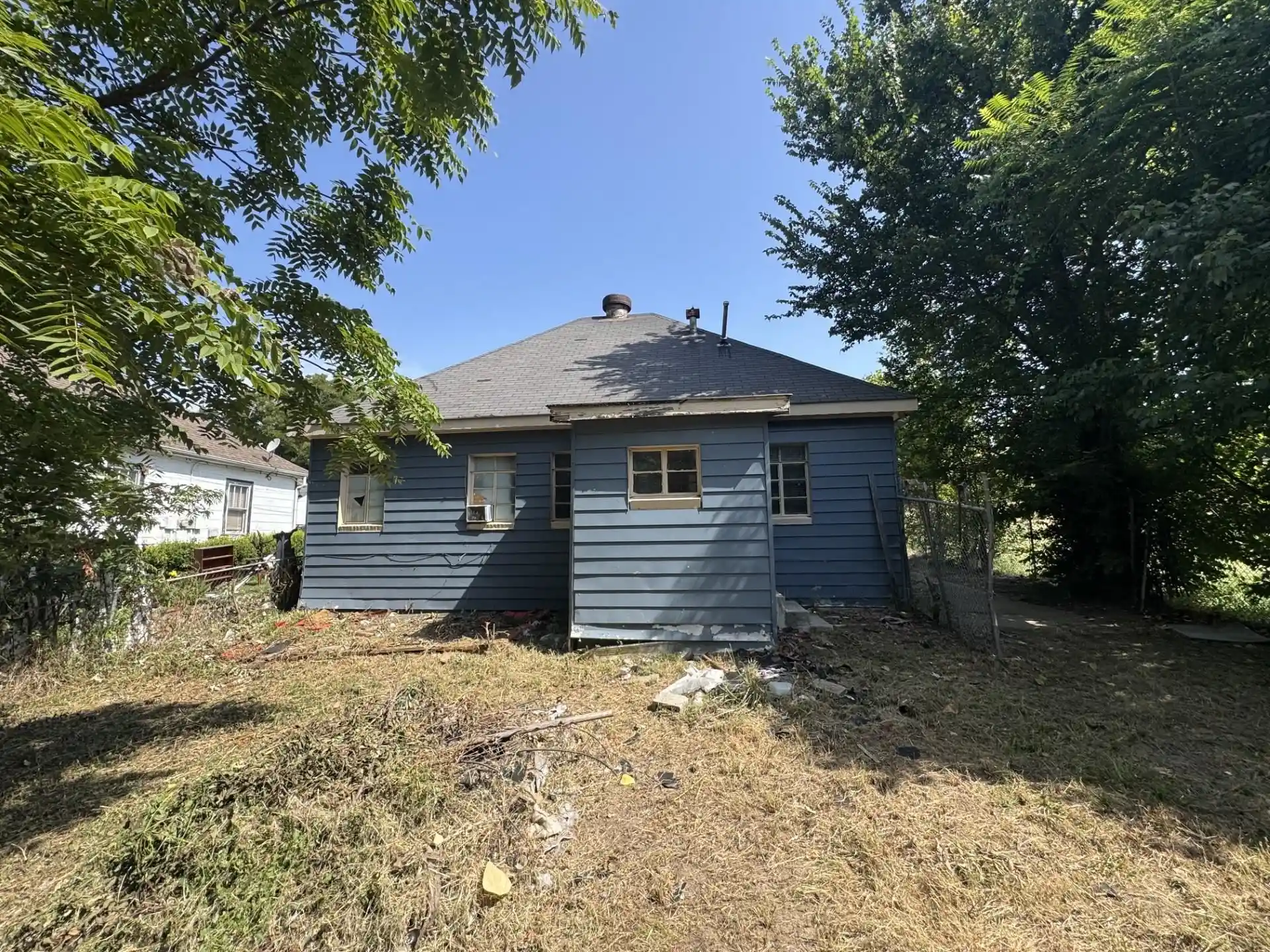 Photo 2 of Single family home for sale at 983 E Person Ave, Memphis, TN 38106 | MLS# 10229129 | Listing updated on 2026-08-26