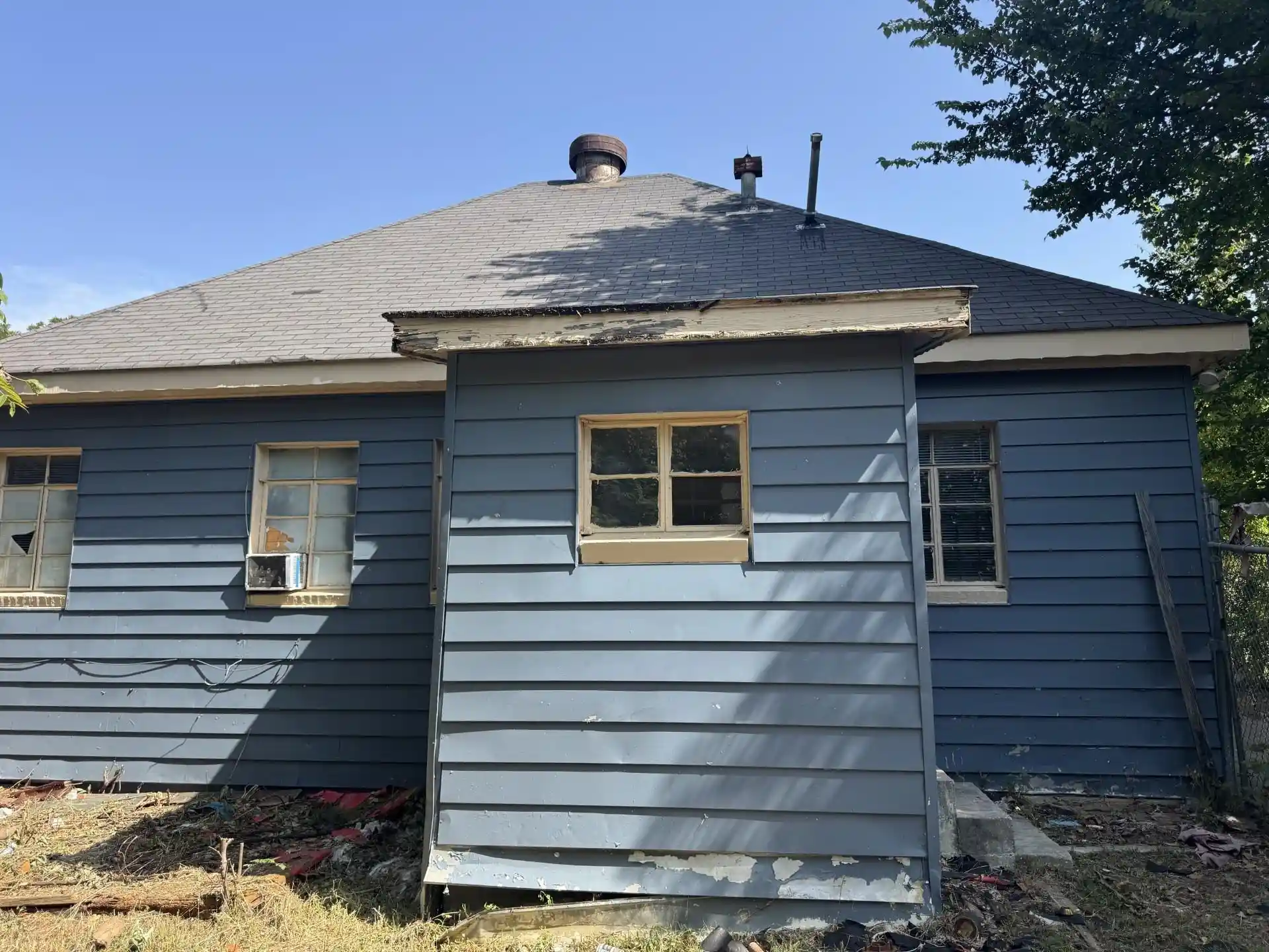 Photo 3 of Single family home for sale at 983 E Person Ave, Memphis, TN 38106 | MLS# 10229129 | Listing updated on 2026-08-26
