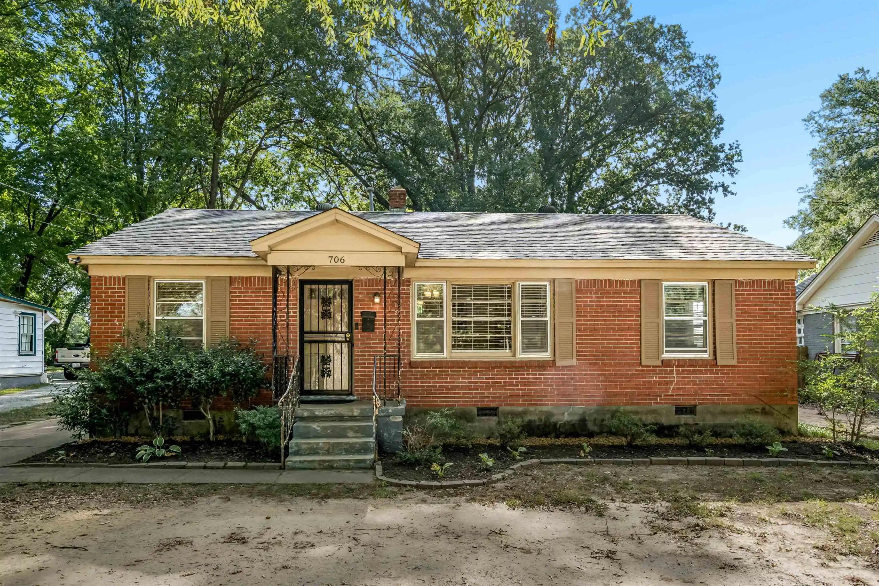 Photo 1 of Single family home for sale at 706 N Perkins Rd, Memphis, TN 38122 | MLS# 10229163 | Listing updated on 2026-08-27