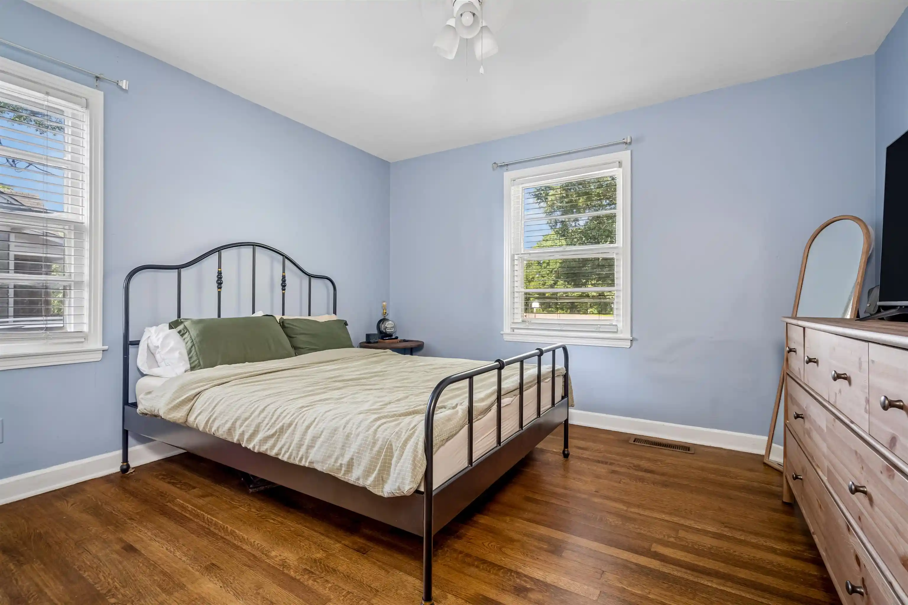 Photo 2 of Single family home for sale at 706 N Perkins Rd, Memphis, TN 38122 | MLS# 10229163 | Listing updated on 2026-08-27