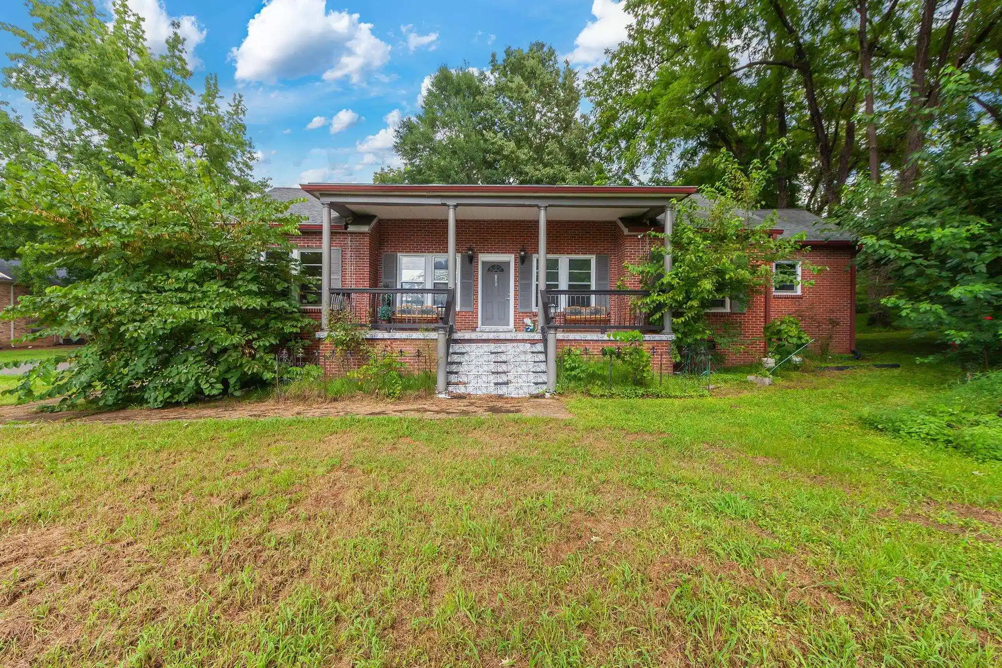 Photo 1 of Single family home for sale at 1305 Hollywood Dr, Jackson, TN 38301 | MLS# 10229164 | Listing updated on 2026-09-06