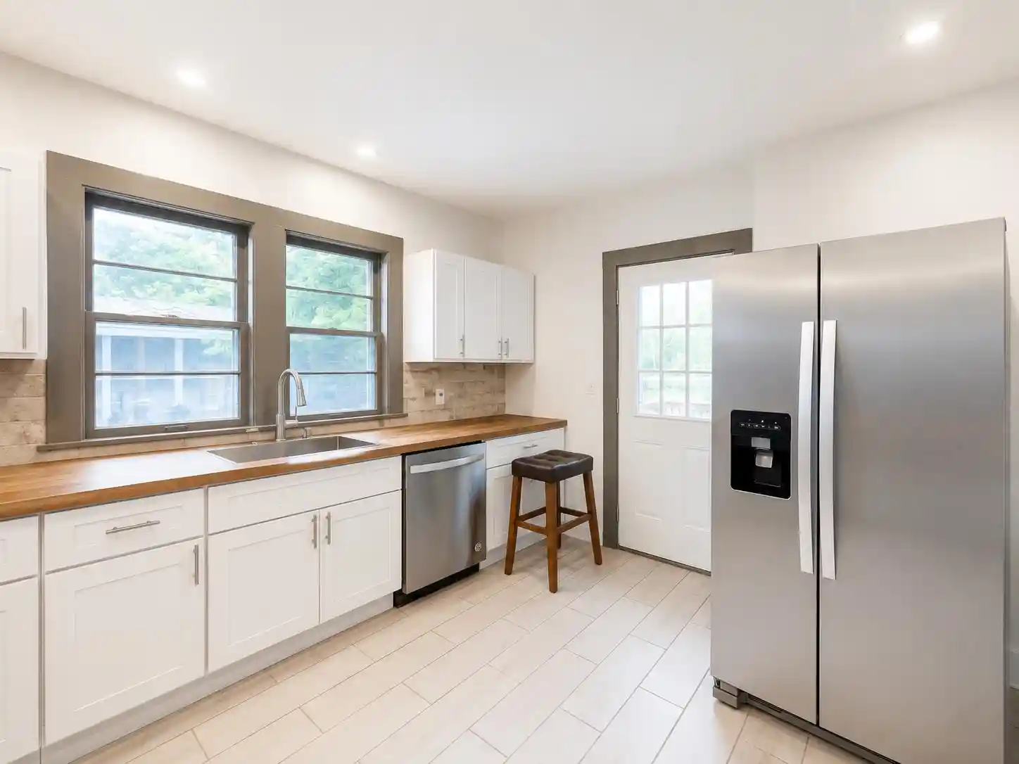 Photo 2 of Single family home for sale at 1305 Hollywood Dr, Jackson, TN 38301 | MLS# 10229164 | Listing updated on 2026-09-06