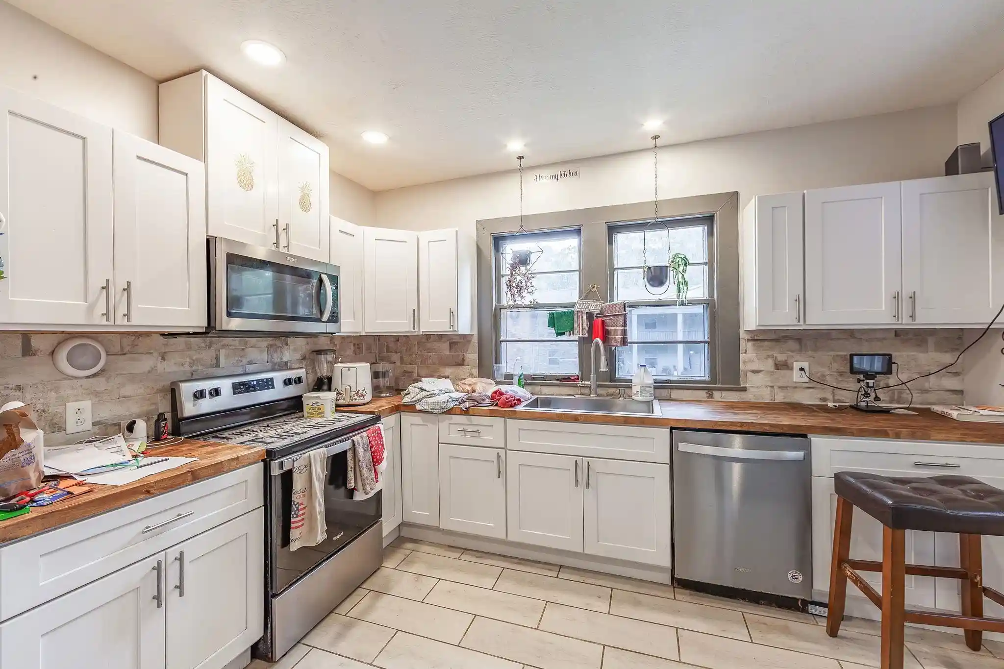 Photo 2 of Single family home for sale at 1305 Hollywood Dr, Jackson, TN 38301 | MLS# 10229164 | Listing updated on 2026-09-06