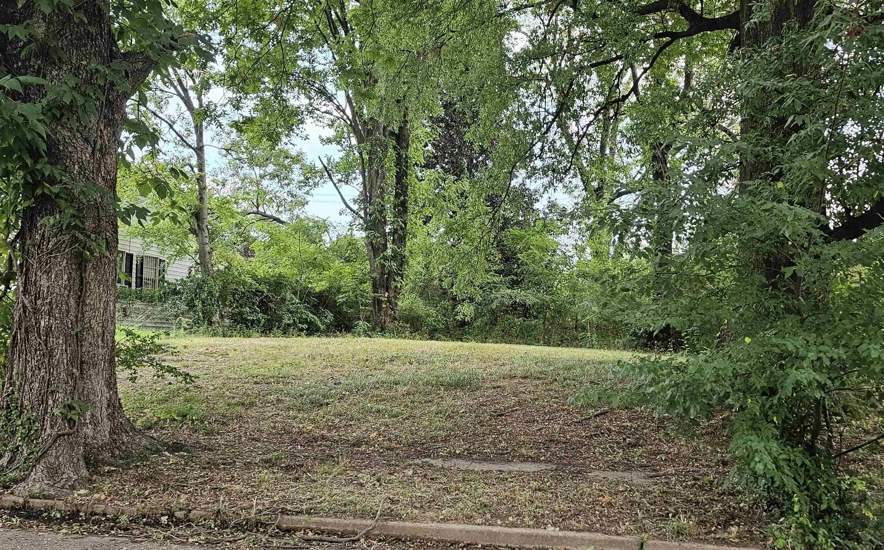 Photo 1 of Sale Pending at 1884 Hearst Ave, Memphis, TN 38114 | MLS# 10229170 | Listing updated on 2026-09-10