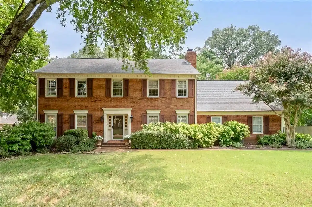 Photo 1 of Sale Pending at 2760 Holly Spring Dr, Germantown, TN 38138 | MLS# 10229189 | Listing updated on 2026-09-01