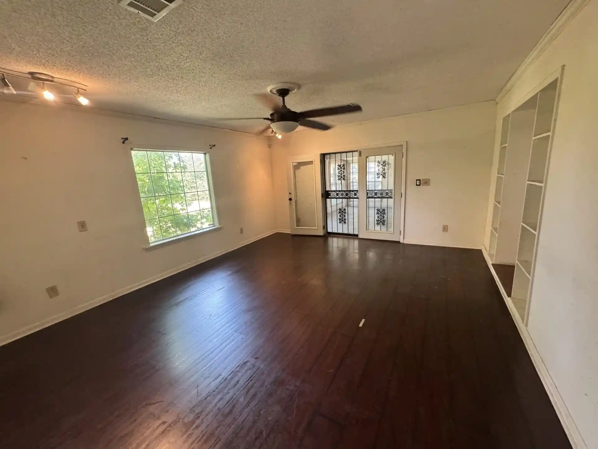 Photo 2 of Sale Pending at 912 Parkrose Ave, Memphis, TN 38109 | MLS# 10229203 | Listing updated on 2026-09-03