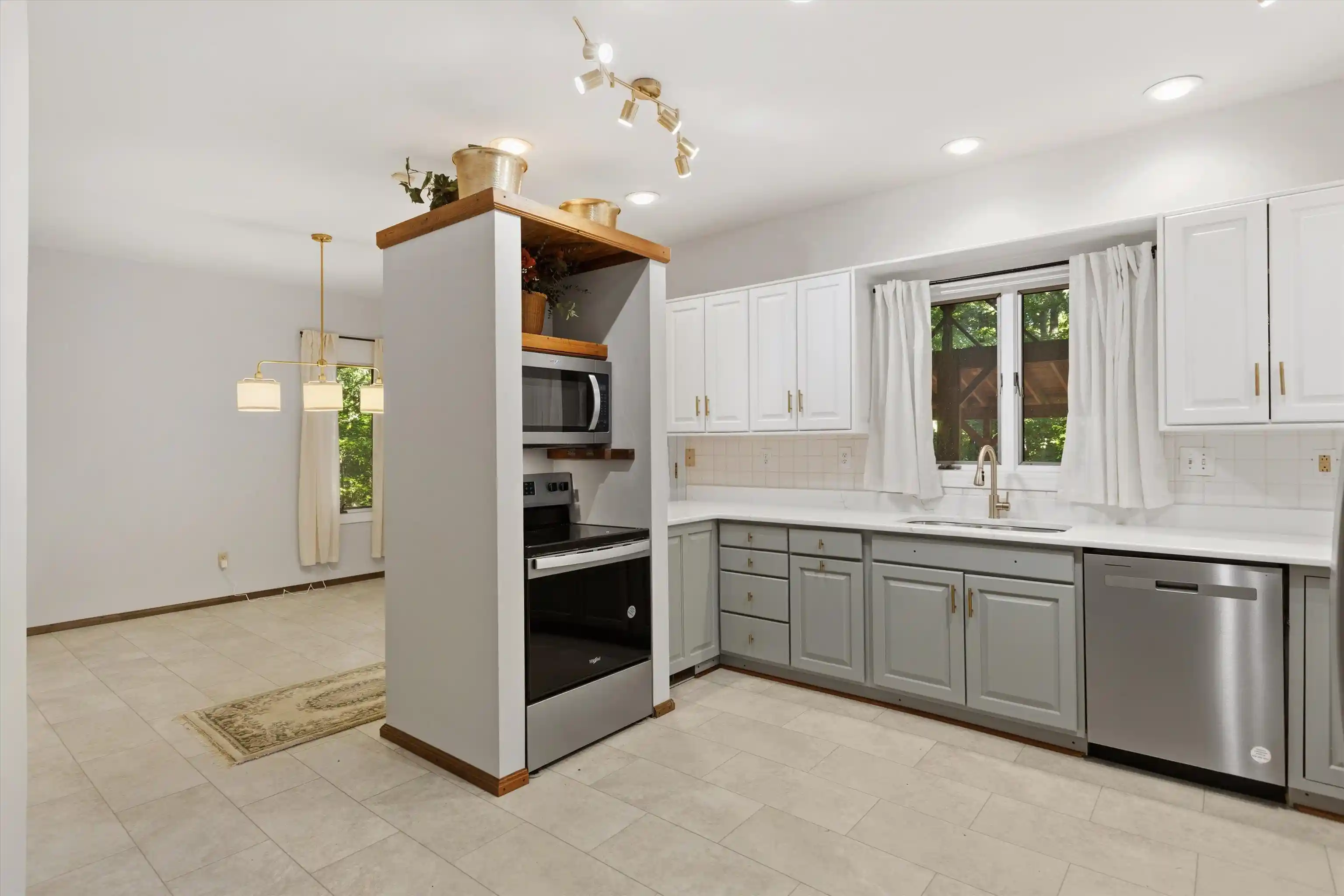 Photo 3 of Sale Pending at 3914 Windolyn Cir, Bartlett, TN 38133 | MLS# 10229204 | Listing updated on 2026-09-12