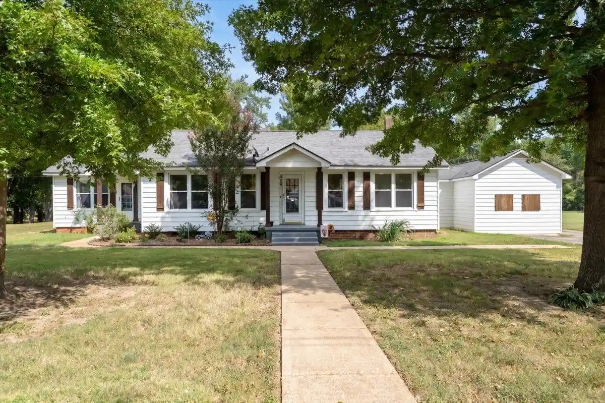 Photo 1 of Single family home for sale at 330 College St, Munford, TN 38058 | MLS# 10229220 | Listing updated on 2026-10-05