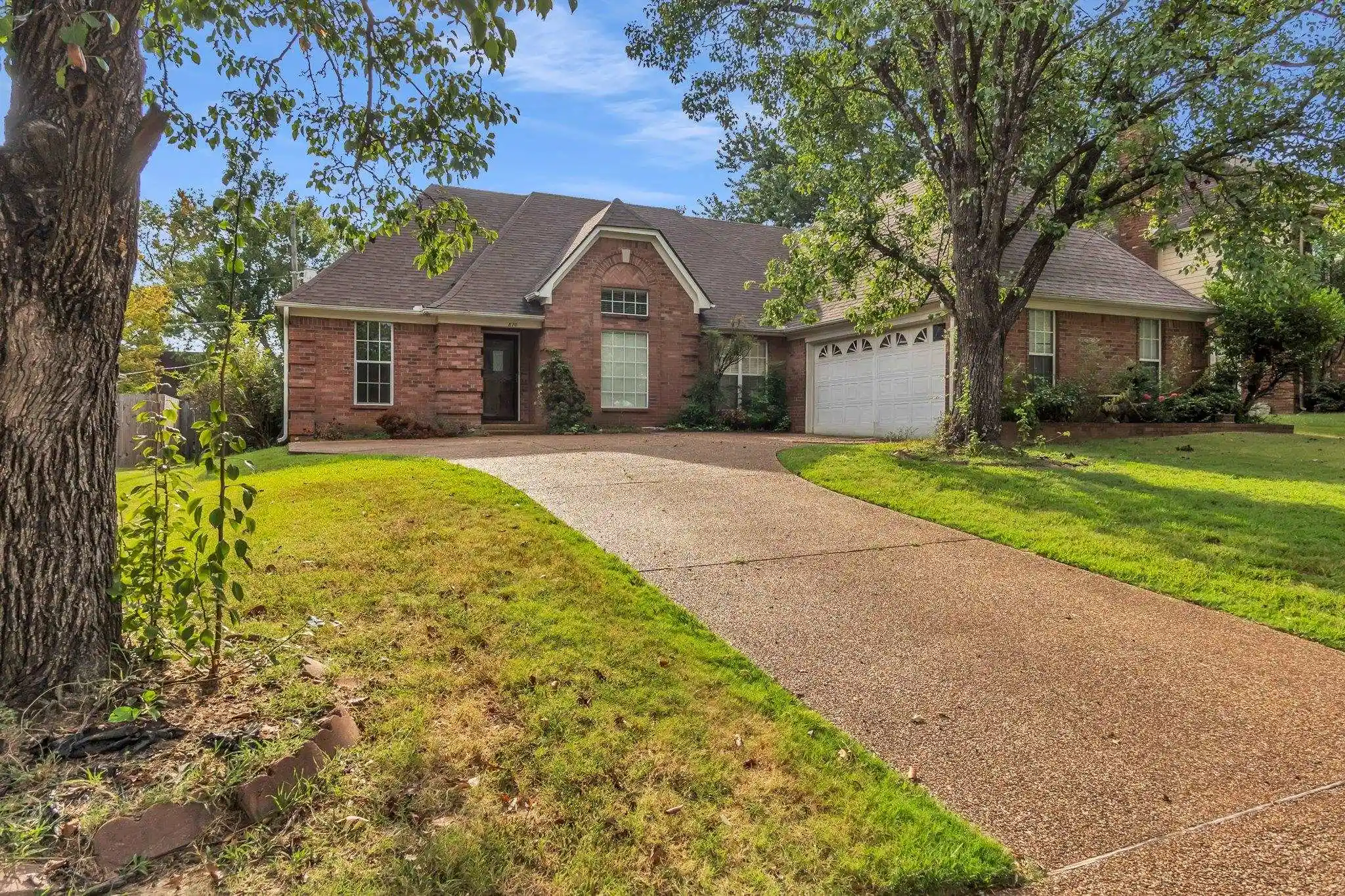 Photo 1 of Sale Pending at 870 Wood Shadows Ln, Memphis, TN 38018 | MLS# 10229260 | Listing updated on 2026-08-31