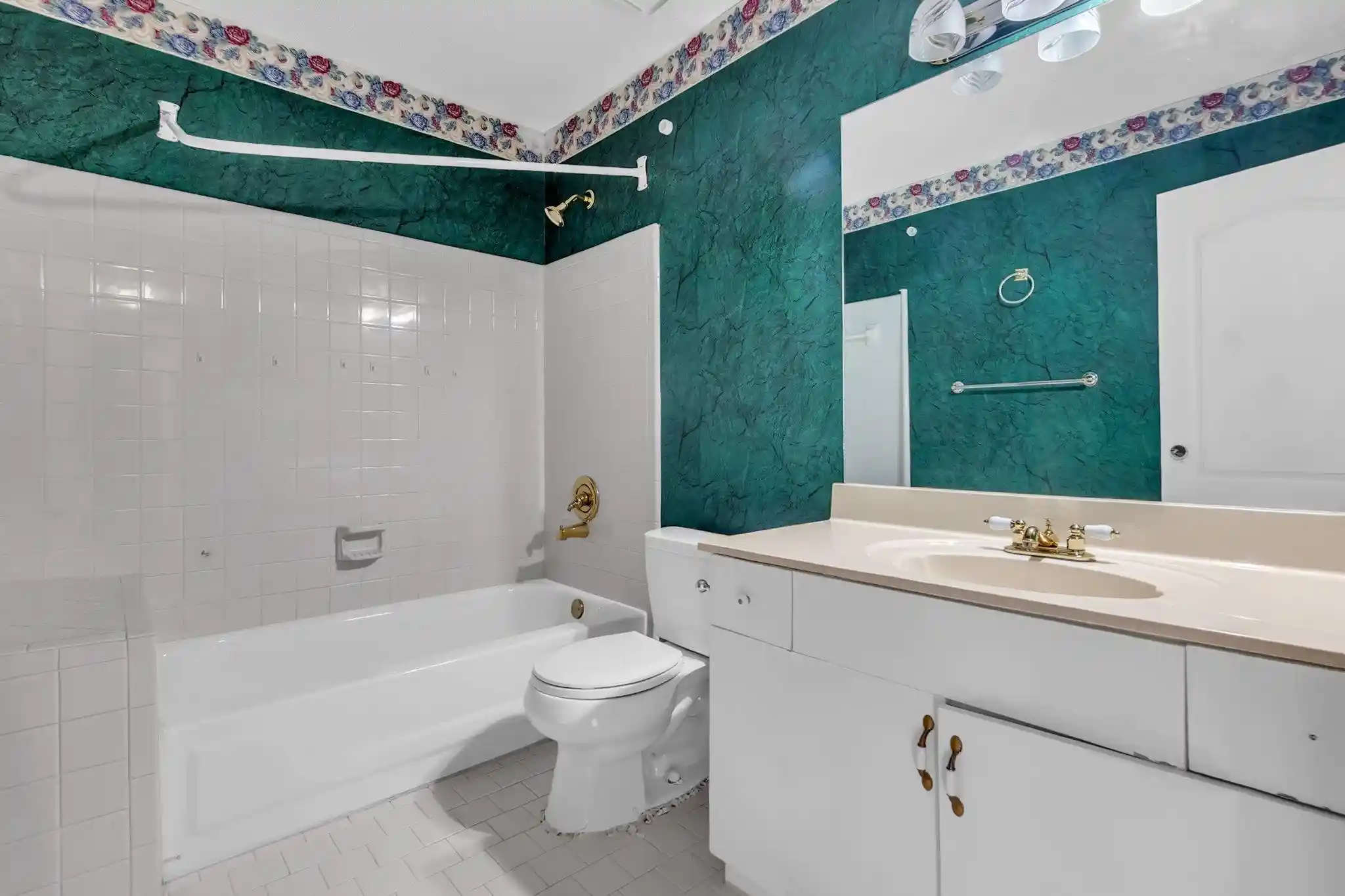 Photo 2 of Sale Pending at 870 Wood Shadows Ln, Memphis, TN 38018 | MLS# 10229260 | Listing updated on 2026-08-31
