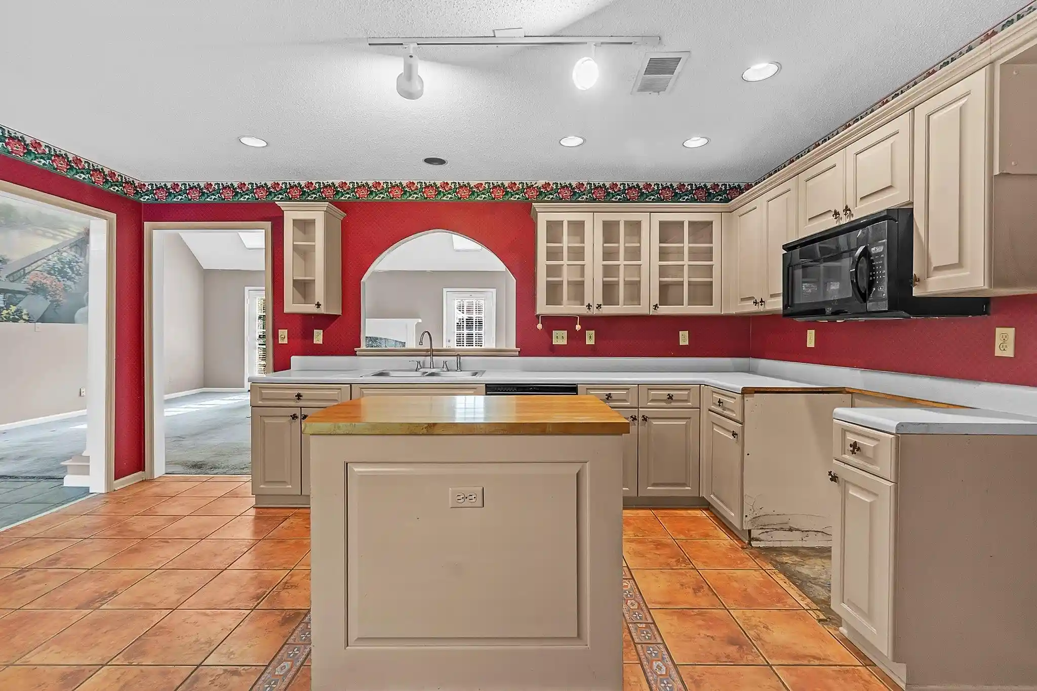 Photo 3 of Sale Pending at 870 Wood Shadows Ln, Memphis, TN 38018 | MLS# 10229260 | Listing updated on 2026-08-31