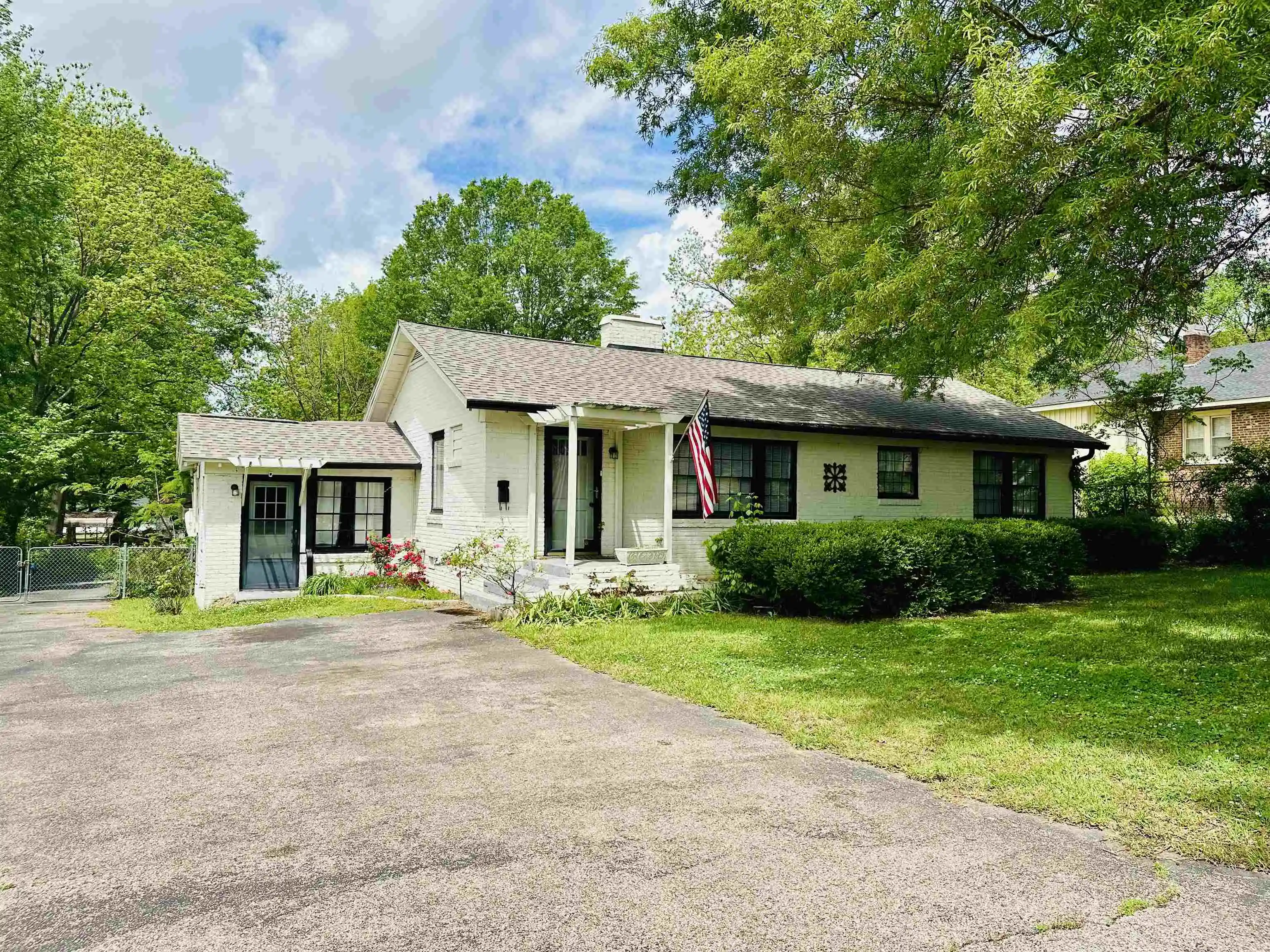 Photo 1 of Single family home for sale at 224 Maple St, Selmer, TN 38375 | MLS# 10229264 | Listing updated on 2026-08-28