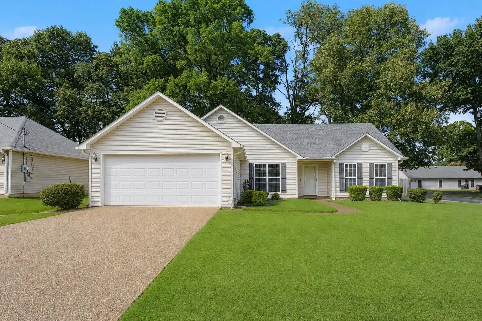 Townhouse for sale at 9 Broadleaf Cv, Jackson, TN 38305 | MLS# 10229296