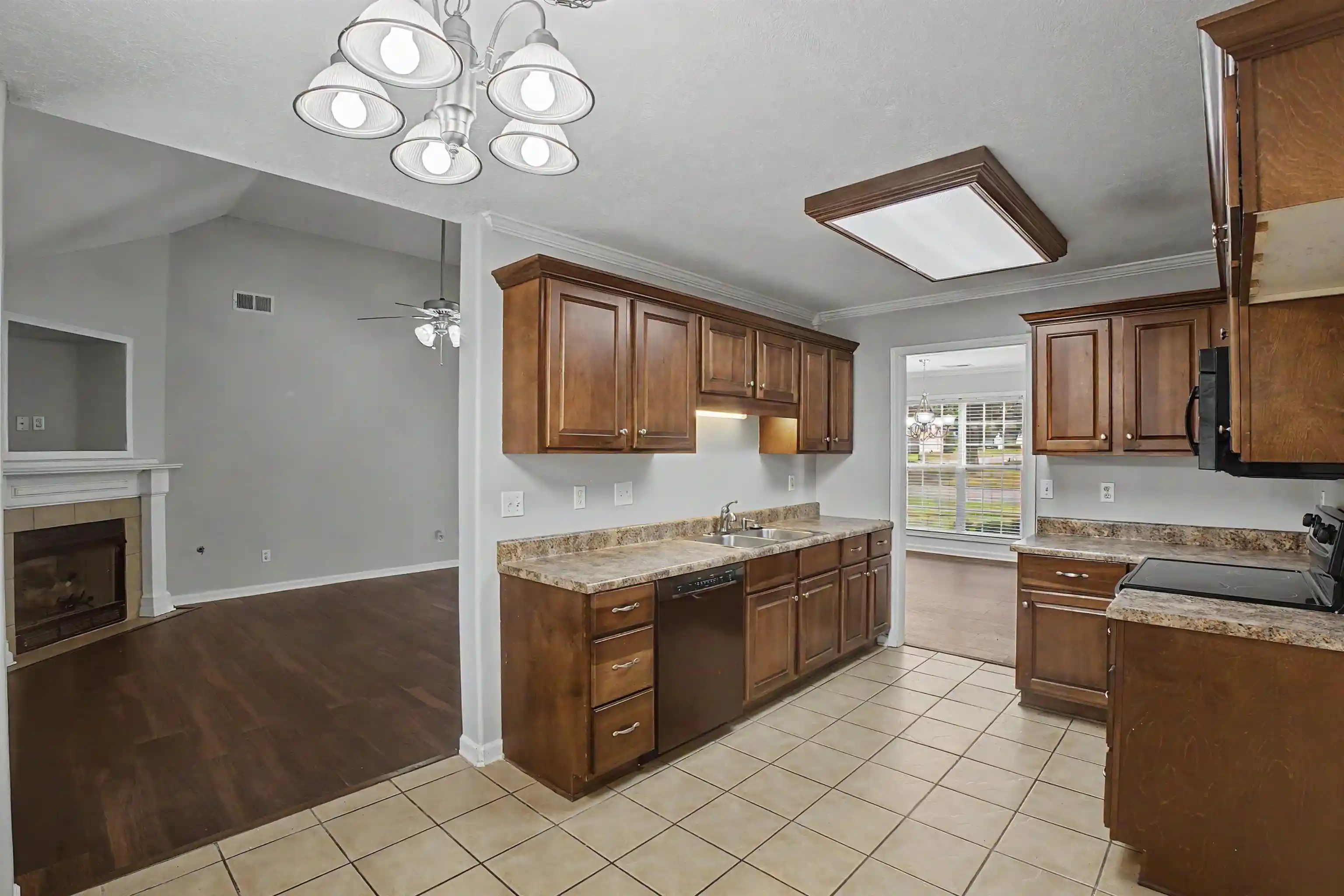 Photo 2 of Townhouse for sale at 9 Broadleaf Cv, Jackson, TN 38305 | MLS# 10229296 | Listing updated on 2026-08-28