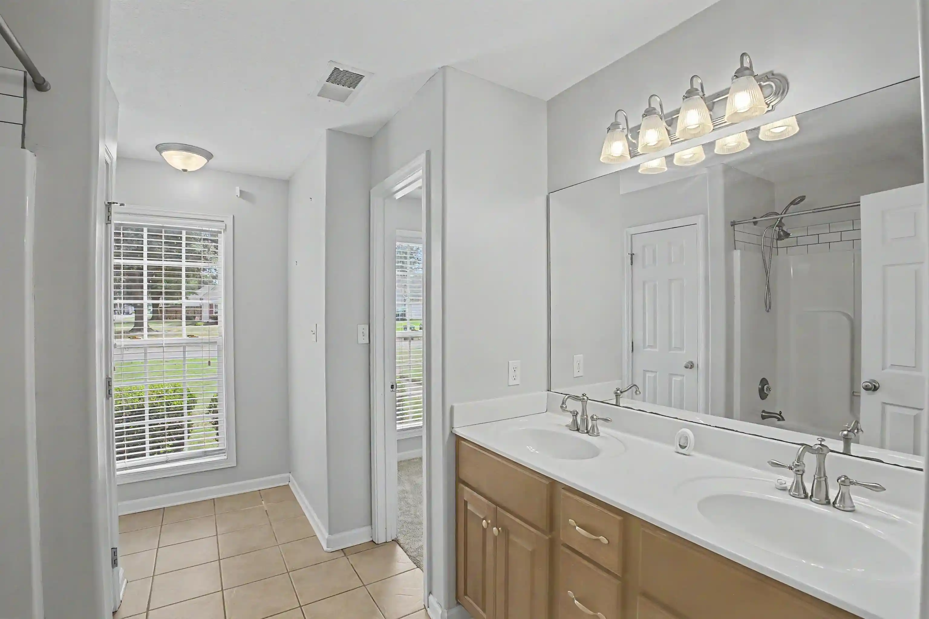 Photo 4 of Townhouse for sale at 9 Broadleaf Cv, Jackson, TN 38305 | MLS# 10229296 | Listing updated on 2026-08-28
