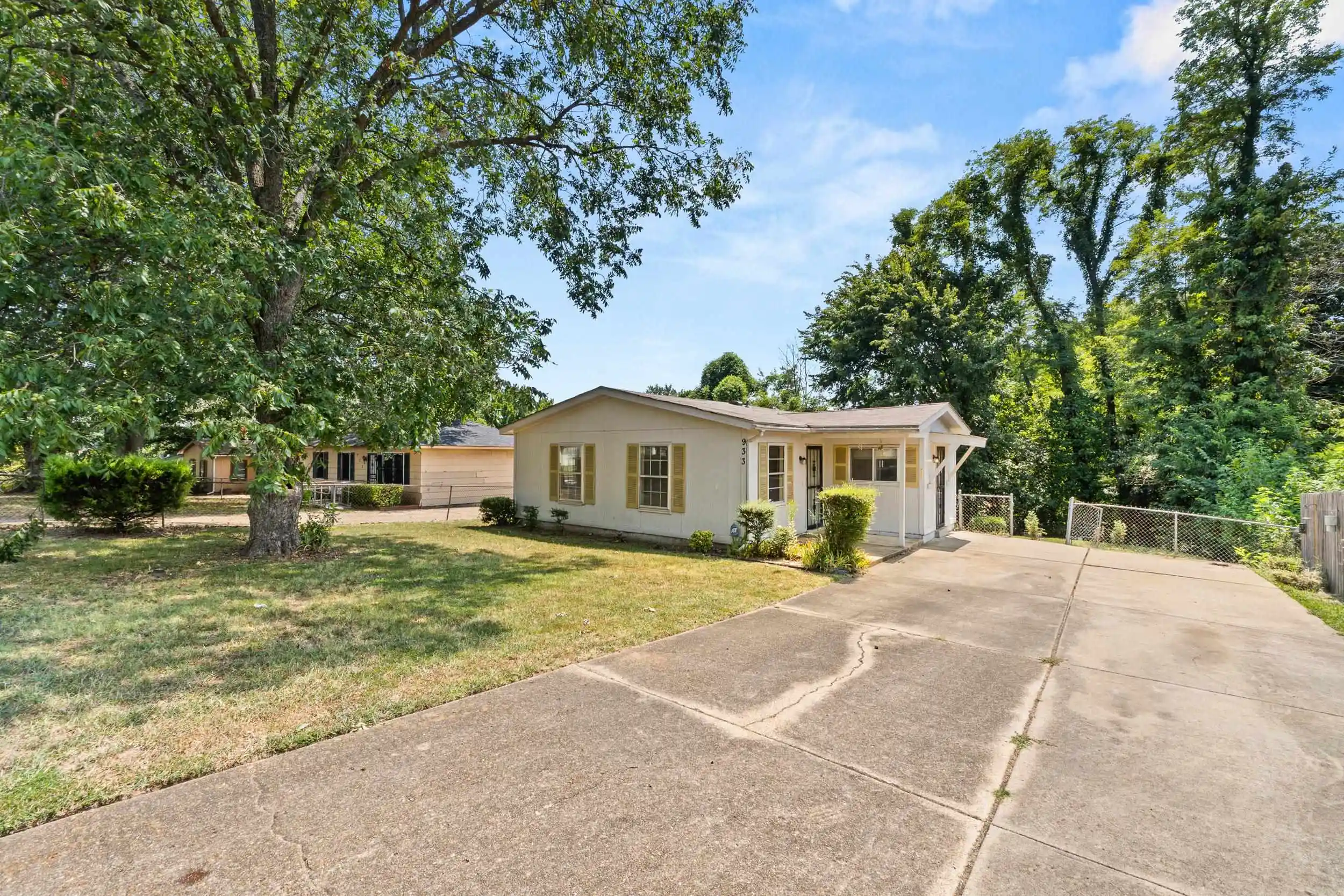Photo 1 of Single family home for sale at 933 Western Park Dr, Memphis, TN 38109 | MLS# 10229299 | Listing updated on 2026-09-10