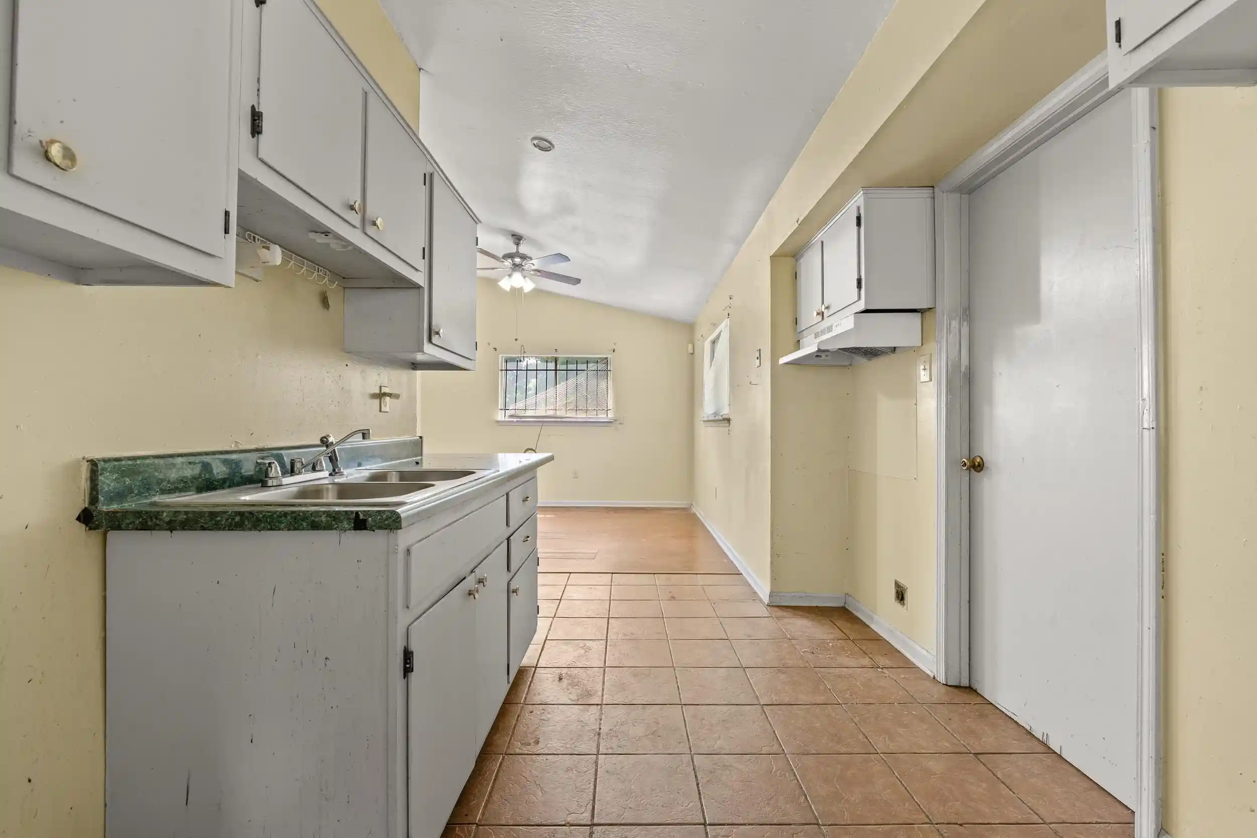 Photo 2 of Single family home for sale at 933 Western Park Dr, Memphis, TN 38109 | MLS# 10229299 | Listing updated on 2026-09-10