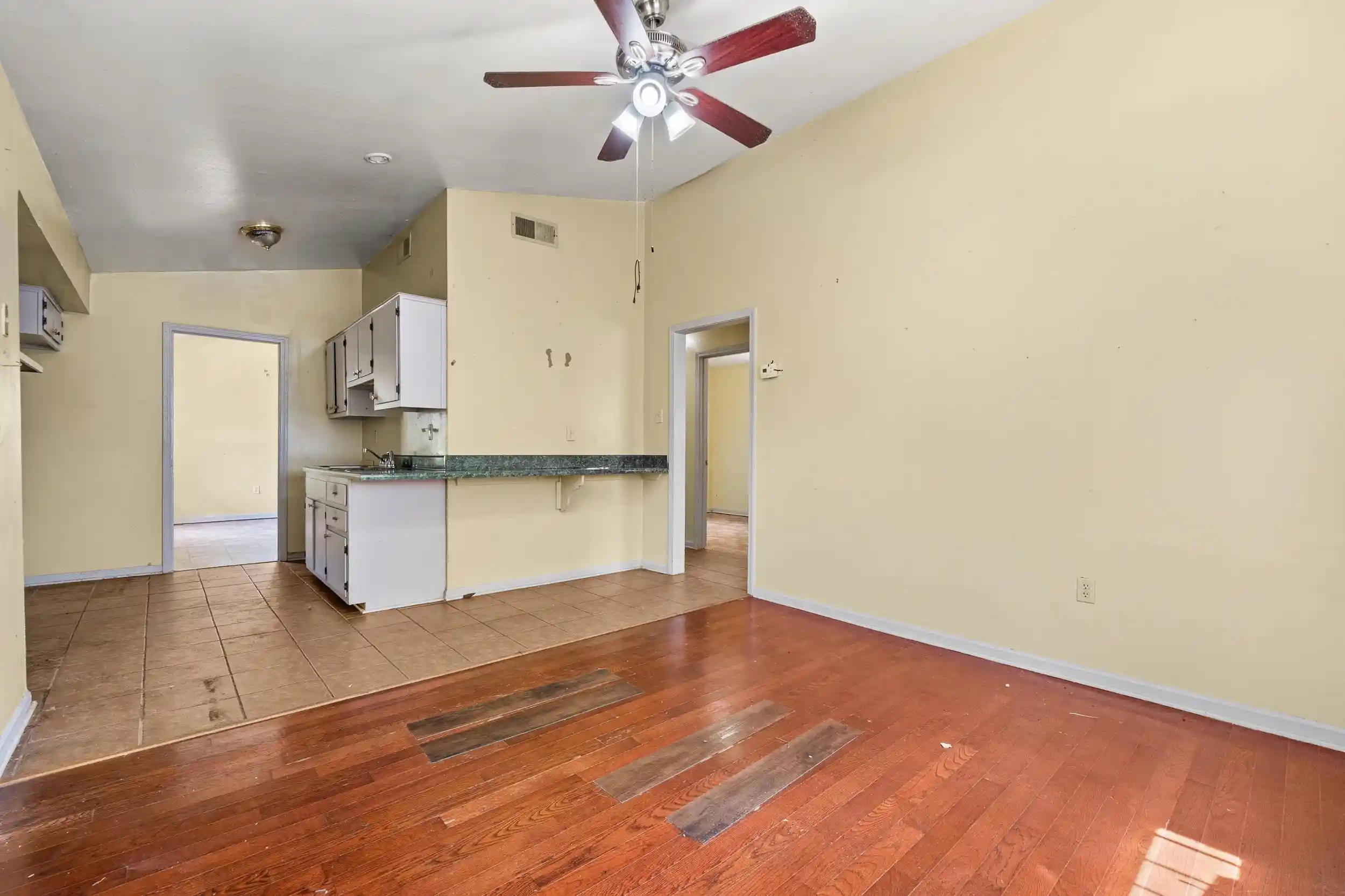 Photo 3 of Single family home for sale at 933 Western Park Dr, Memphis, TN 38109 | MLS# 10229299 | Listing updated on 2026-09-10