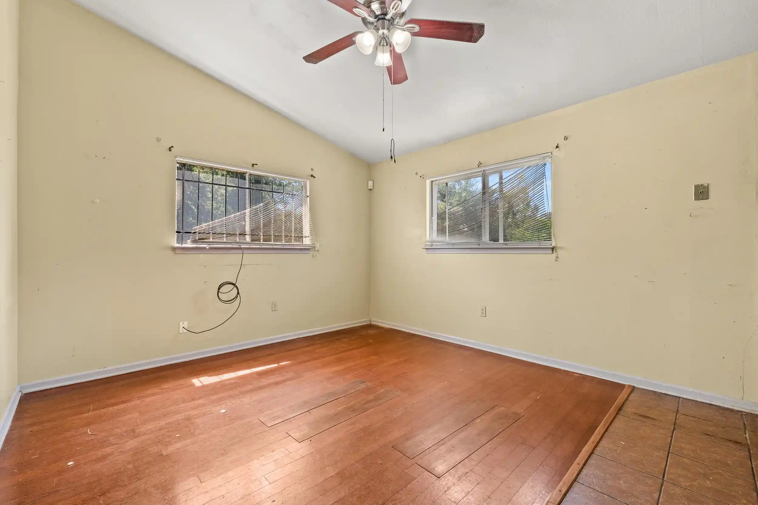 Photo 4 of Single family home for sale at 933 Western Park Dr, Memphis, TN 38109 | MLS# 10229299 | Listing updated on 2026-09-10