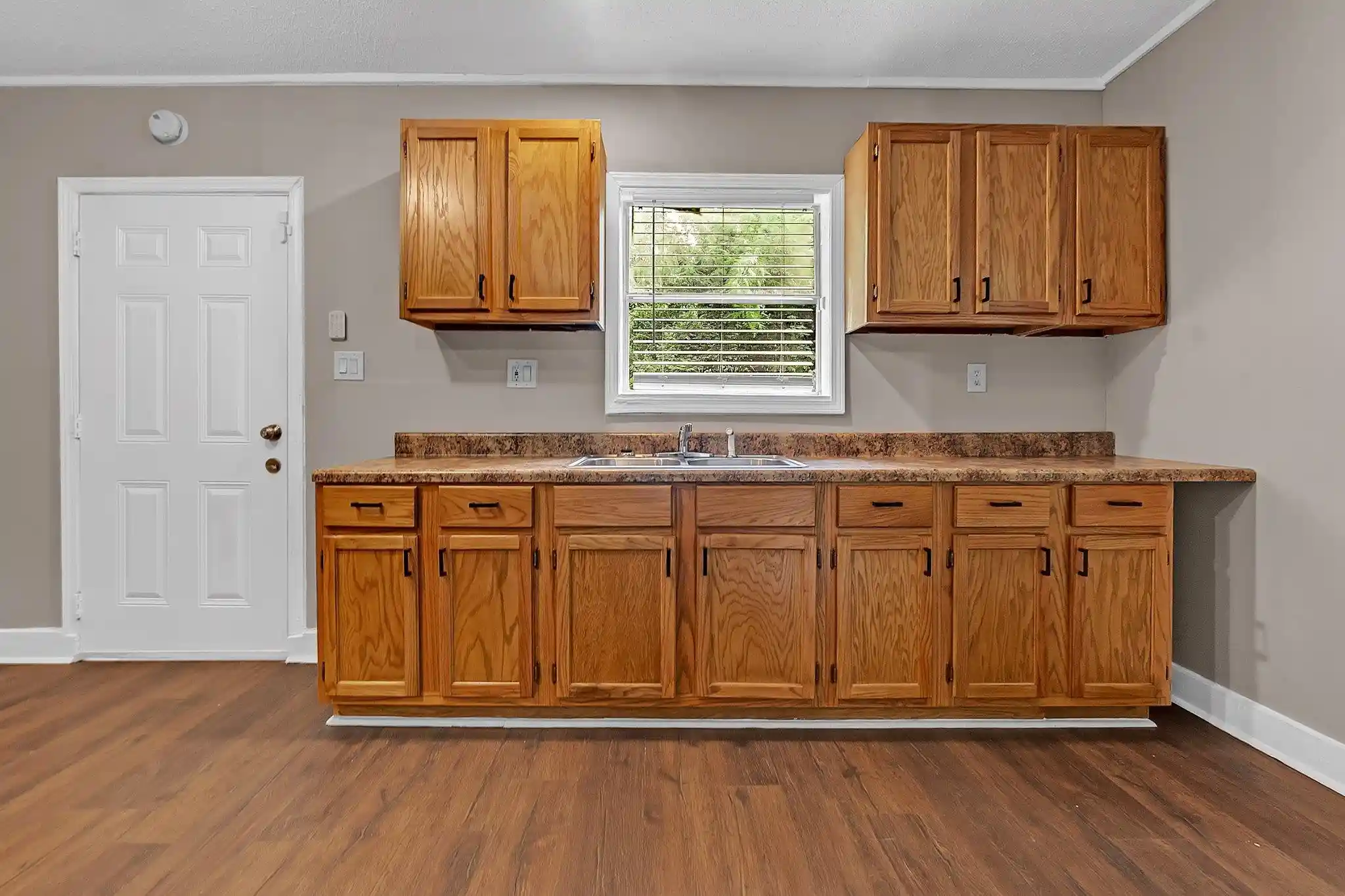 Photo 2 of Single family home for sale at 1347 E Trigg Ave, Memphis, TN 38106 | MLS# 10229300 | Listing updated on 2026-08-28