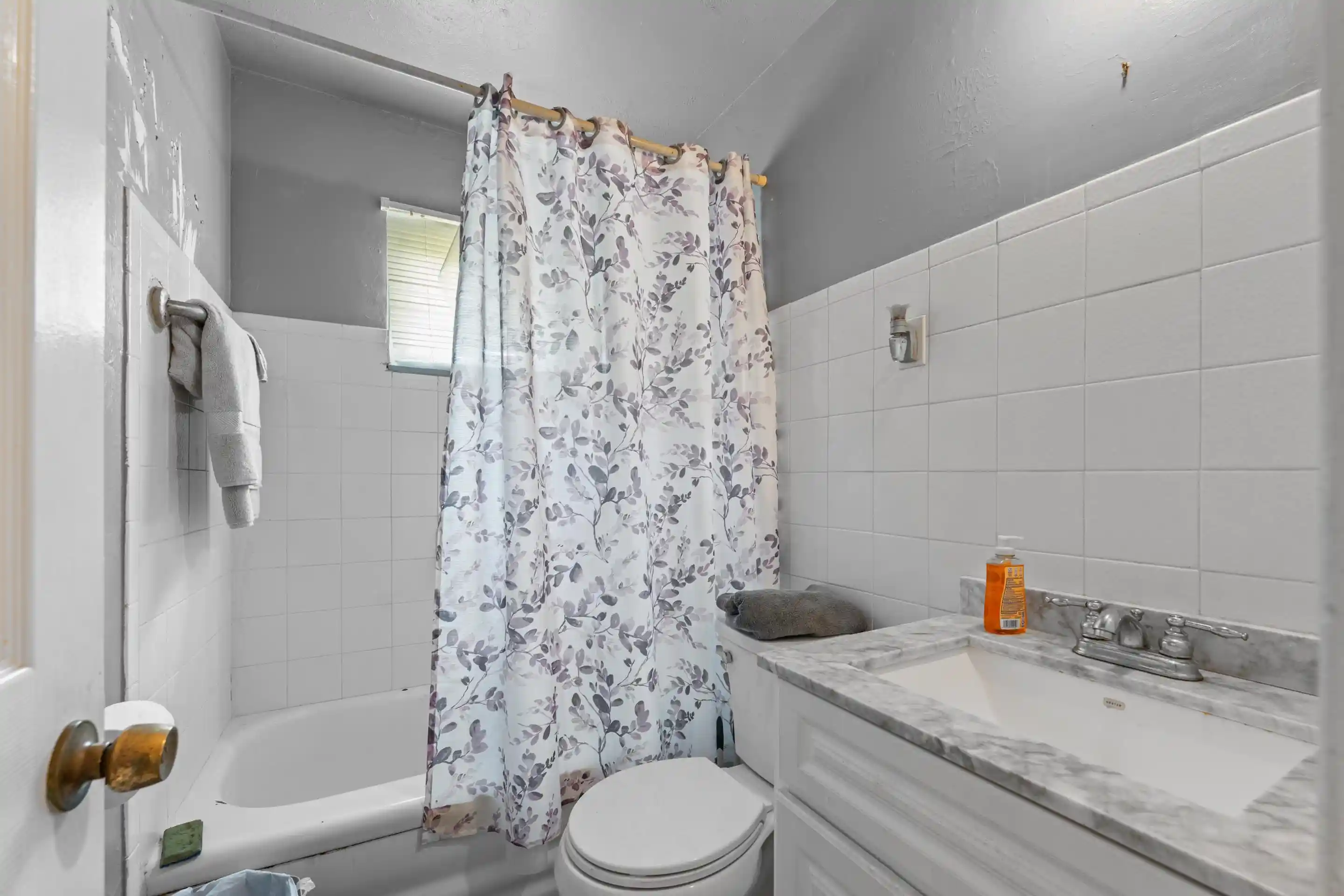 Photo 3 of Single family home for sale at 416 W Holmes Rd, Memphis, TN 38109 | MLS# 10229307 | Listing updated on 2026-09-25