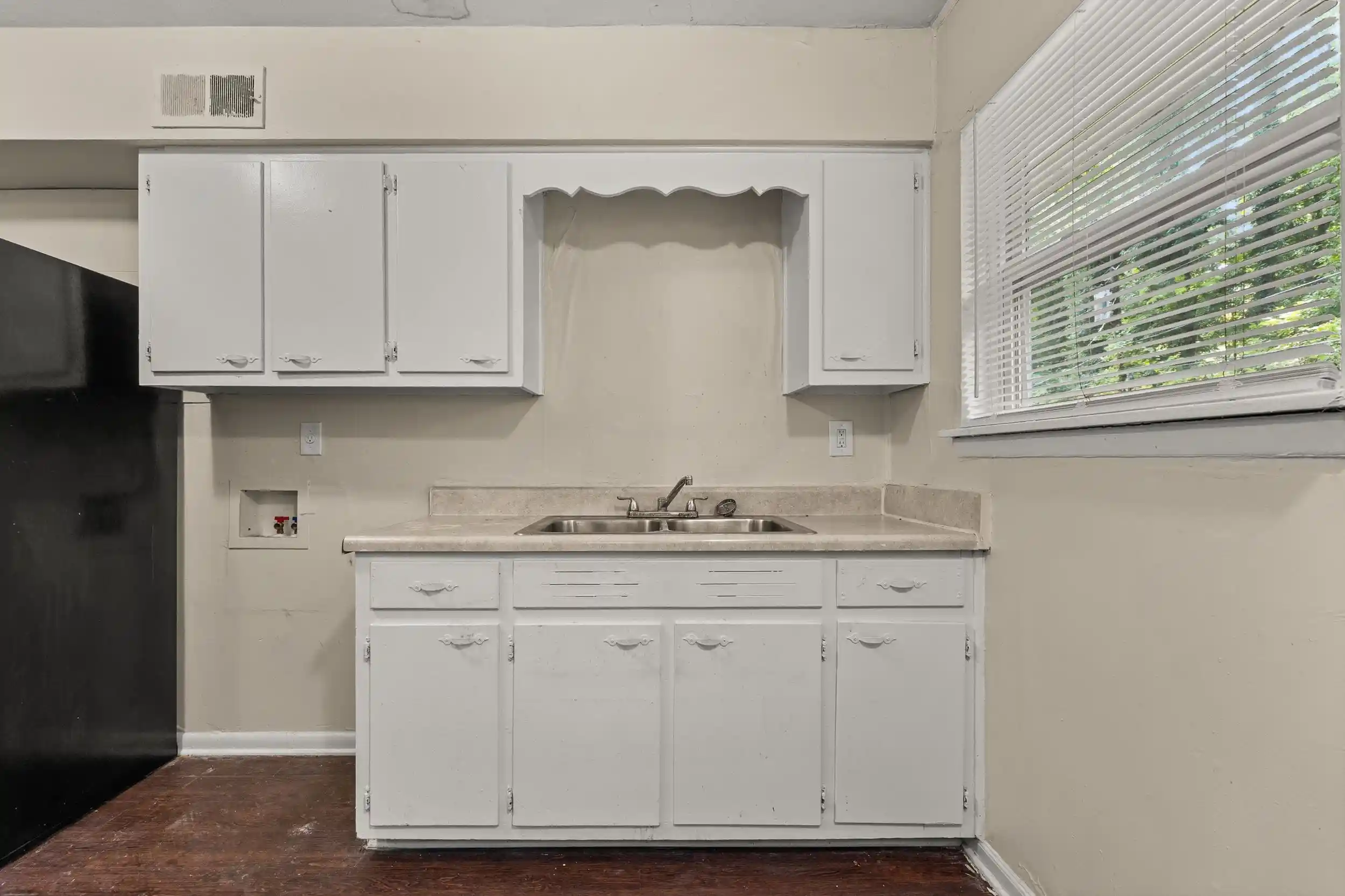 Photo 3 of Sale Pending at 2415 Debby Cv, Memphis, TN 38127 | MLS# 10229321 | Listing updated on 2026-10-19