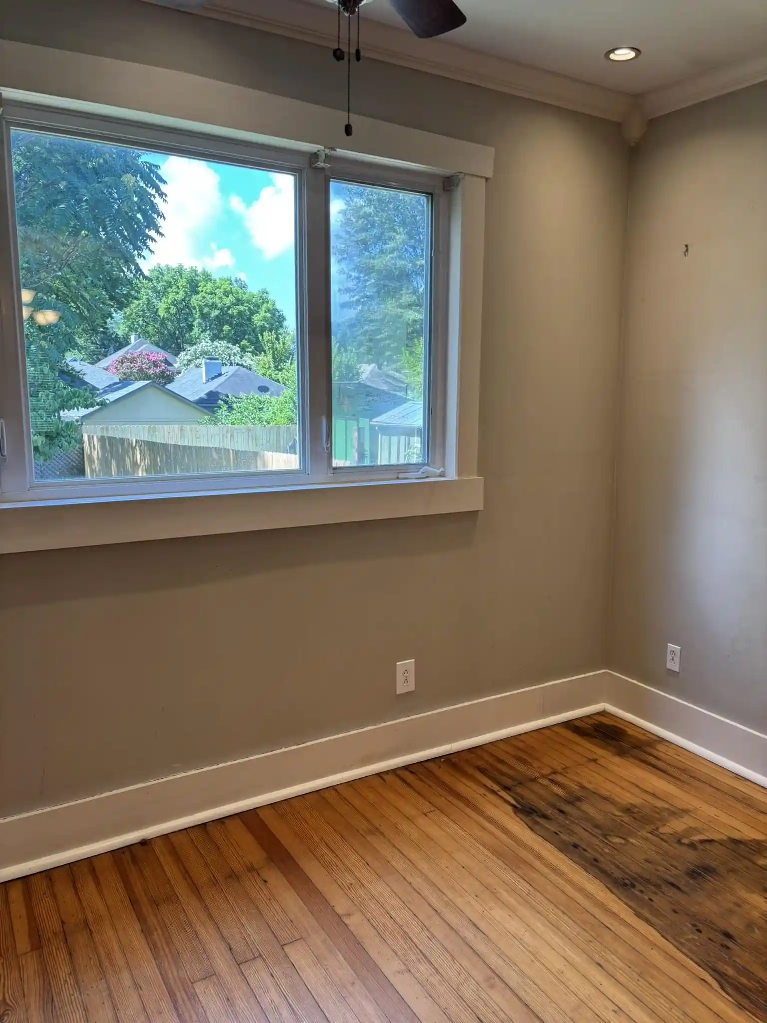 Photo 2 of Single family home for sale at 1971 Vinton Ave, Memphis, TN 38104 | MLS# 10229325 | Listing updated on 2026-09-03
