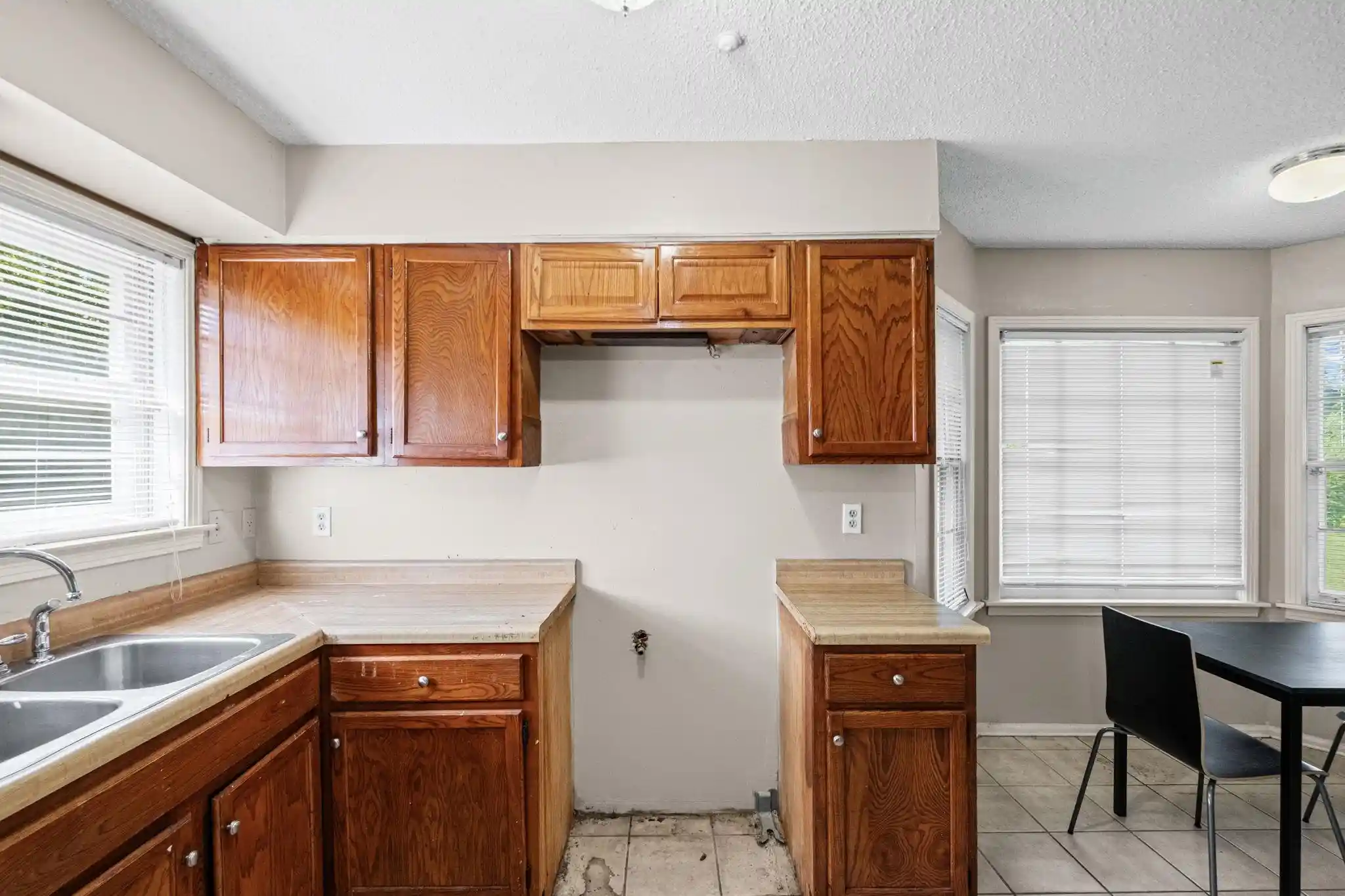 Photo 2 of Sale Pending at 1742 San Bernardo Ave, Memphis, TN 38116 | MLS# 10229335 | Listing updated on 2026-09-07